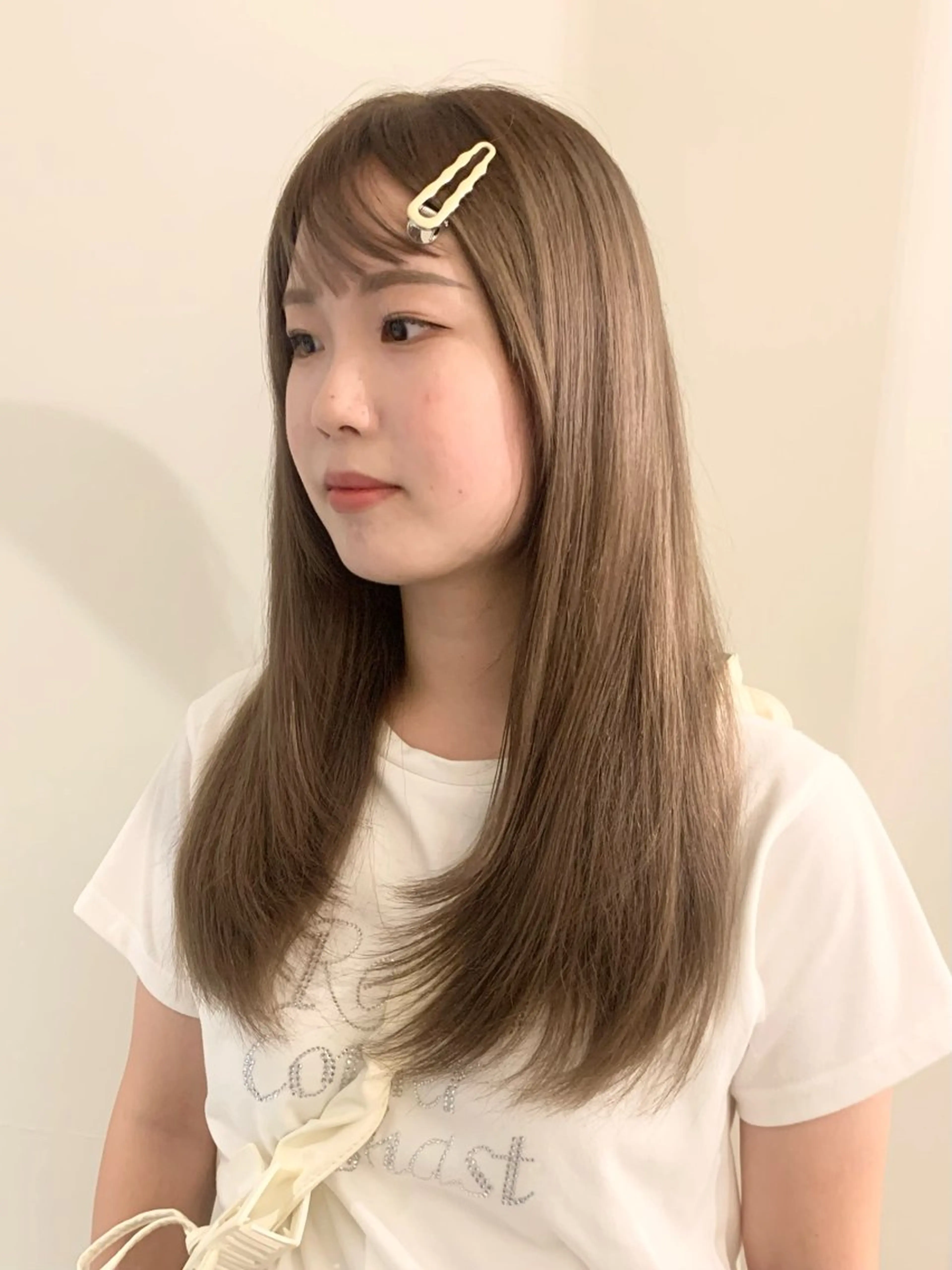 ロング カラー ベージュカラー ブリーチ ミルクティーベージュ レイヤーカット 落合希 Olivebeigeのヘアスタイル