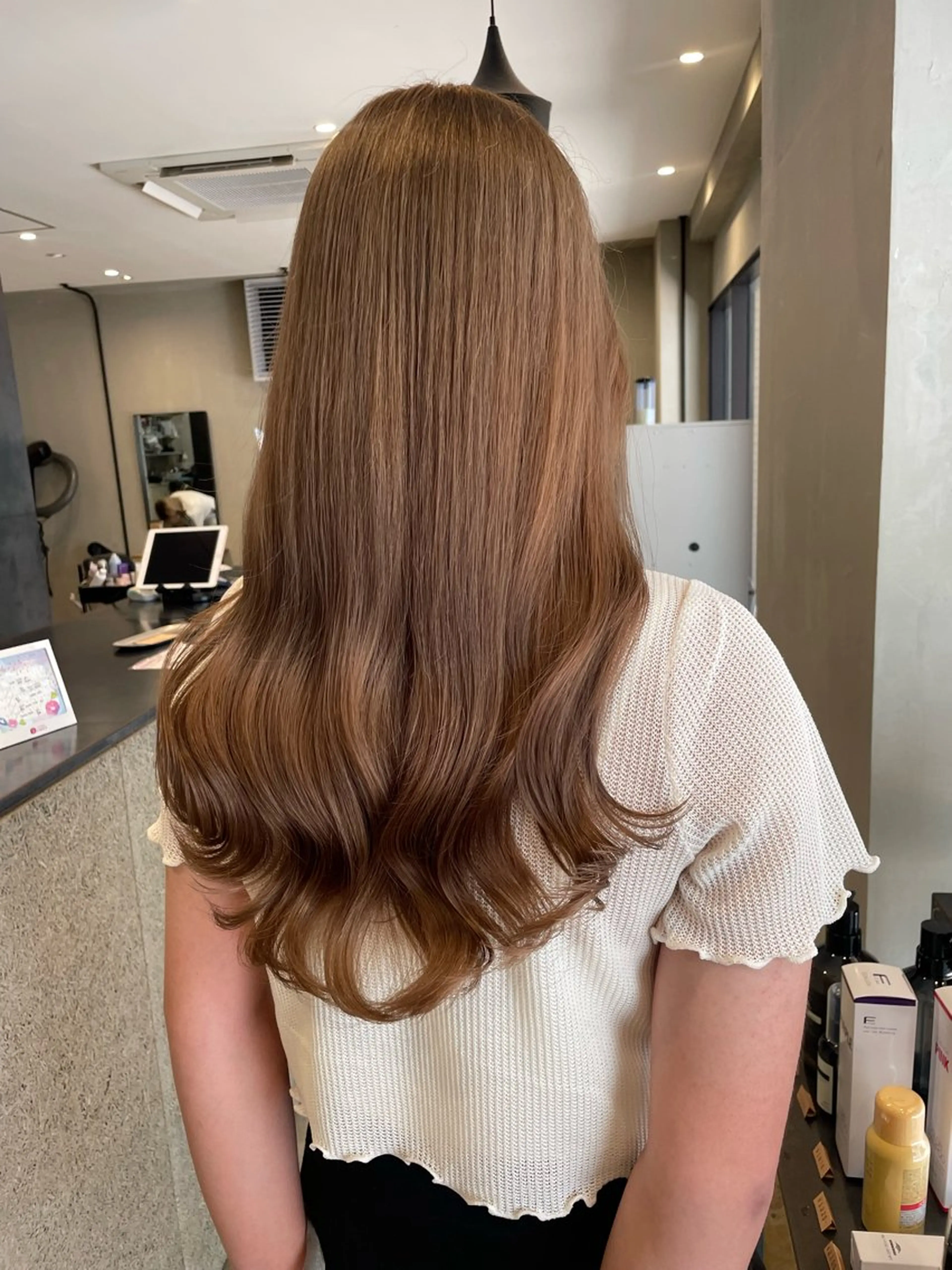 ロング カラー ベージュカラー ブリーチ ブラウンカラー ブラウンベージュ 博多/ブリーチ/レイ ヤーカット/莉子のヘアスタイル