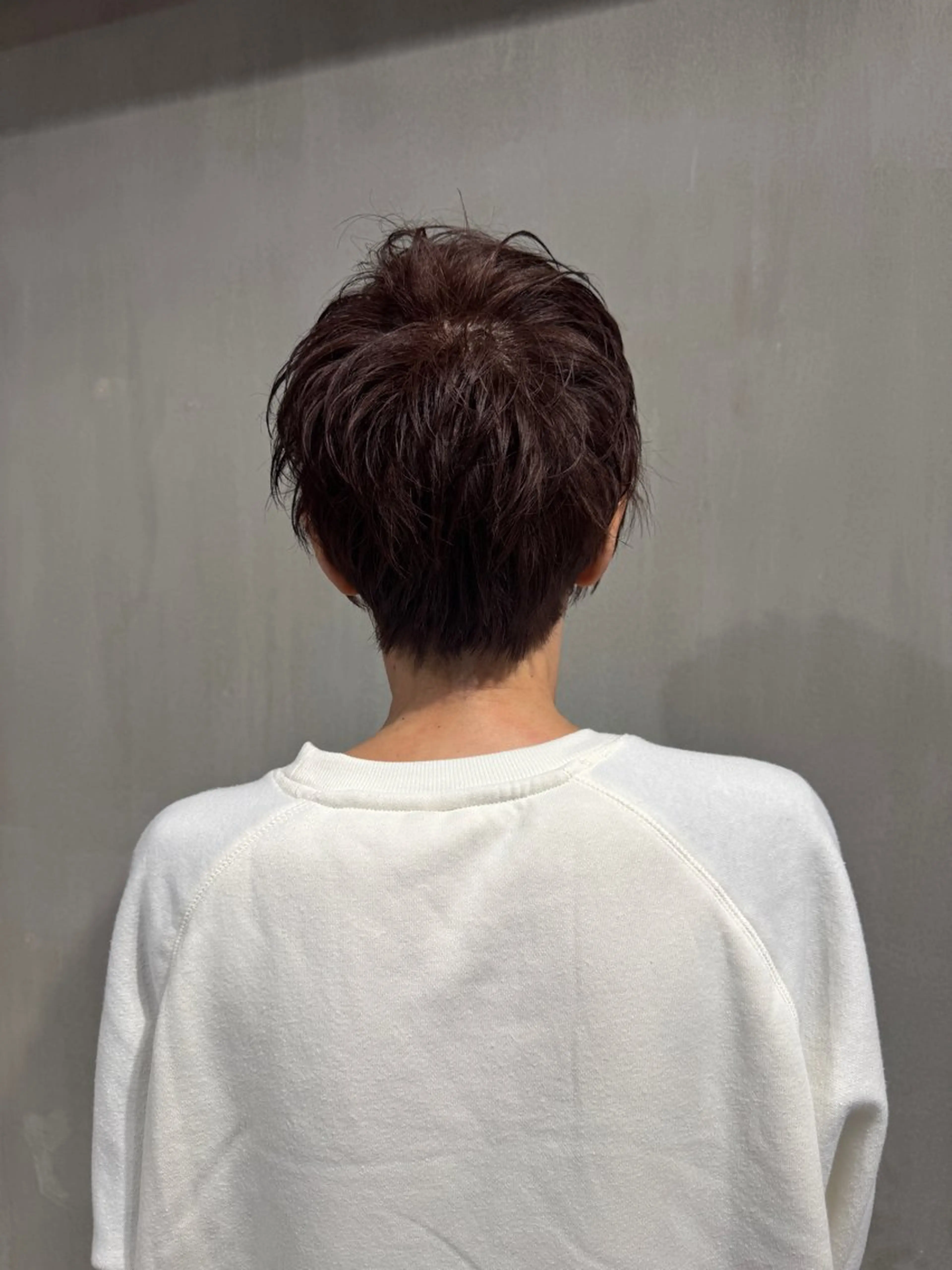 カラー 岡田 渚のヘアスタイル