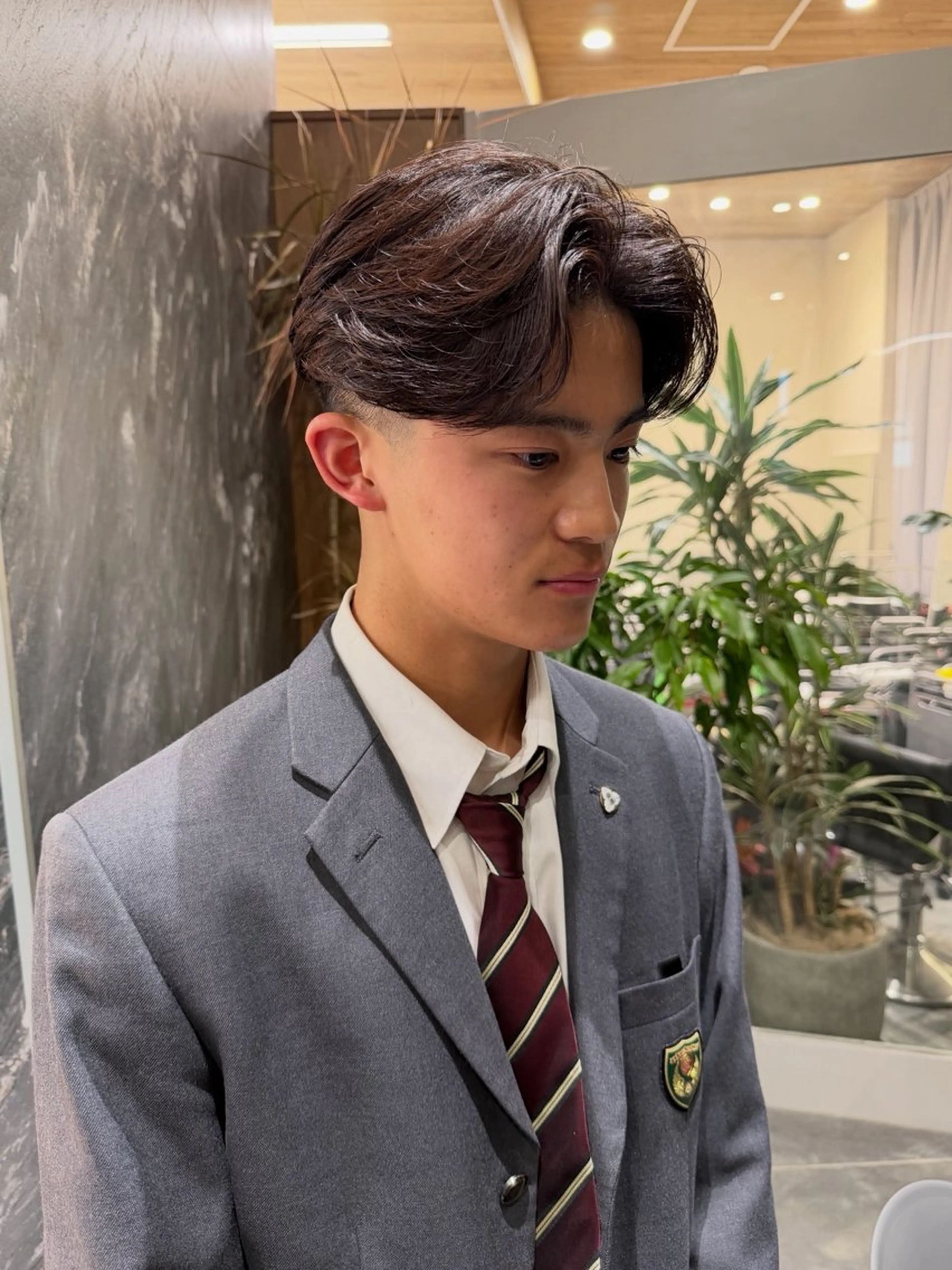 ミディアム パーマ メンズ ミディアムパーマ センターパート フェードカット メンズパーマ ニュアンスパーマ カット パーマ SALOWIN 原宿 iori所属・🌟原宿指名No.1 センターパート⭐️のヘアスタイル