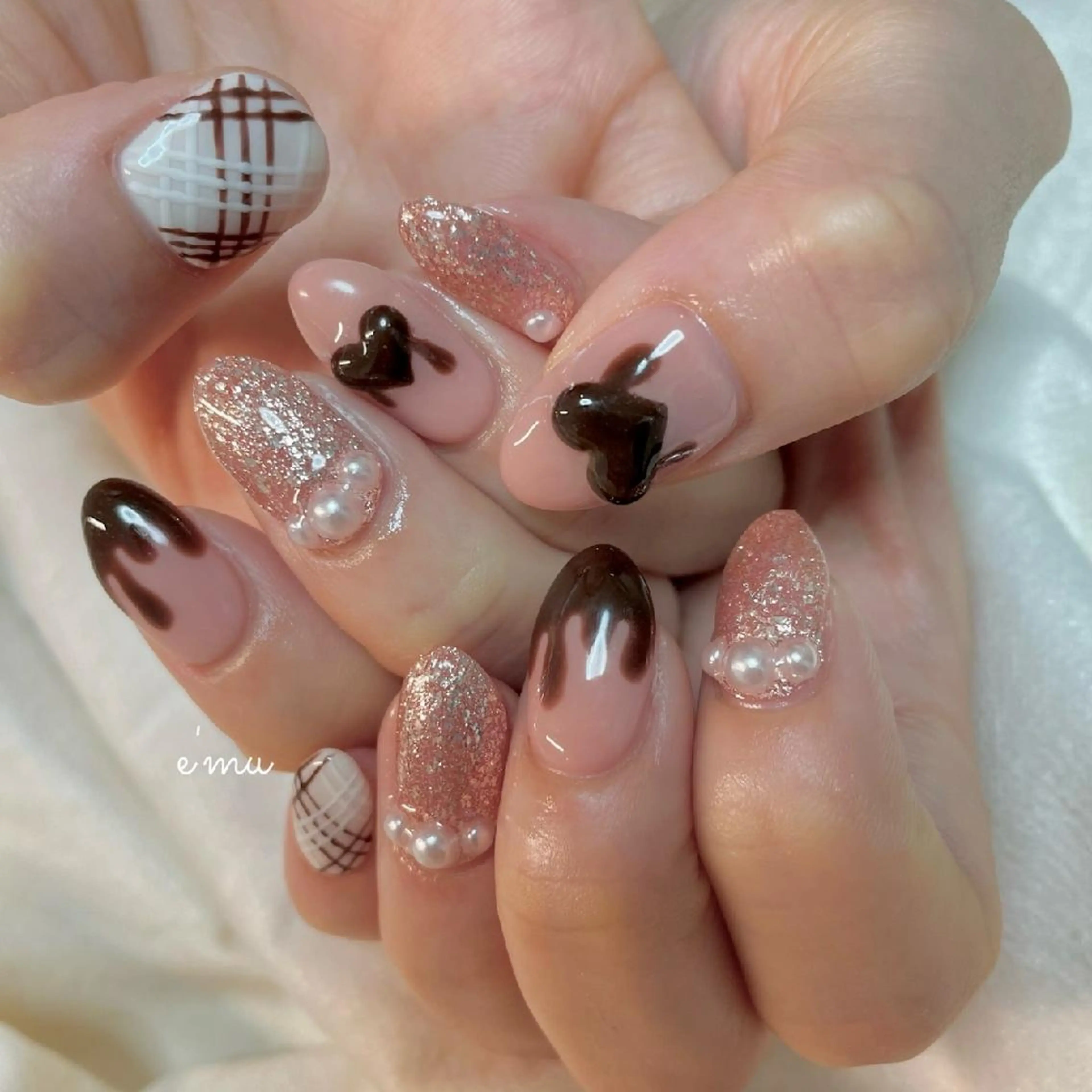 ネイル キラキラネイル ピンク バレンタイン nail salon e'mu💐のネイルデザイン