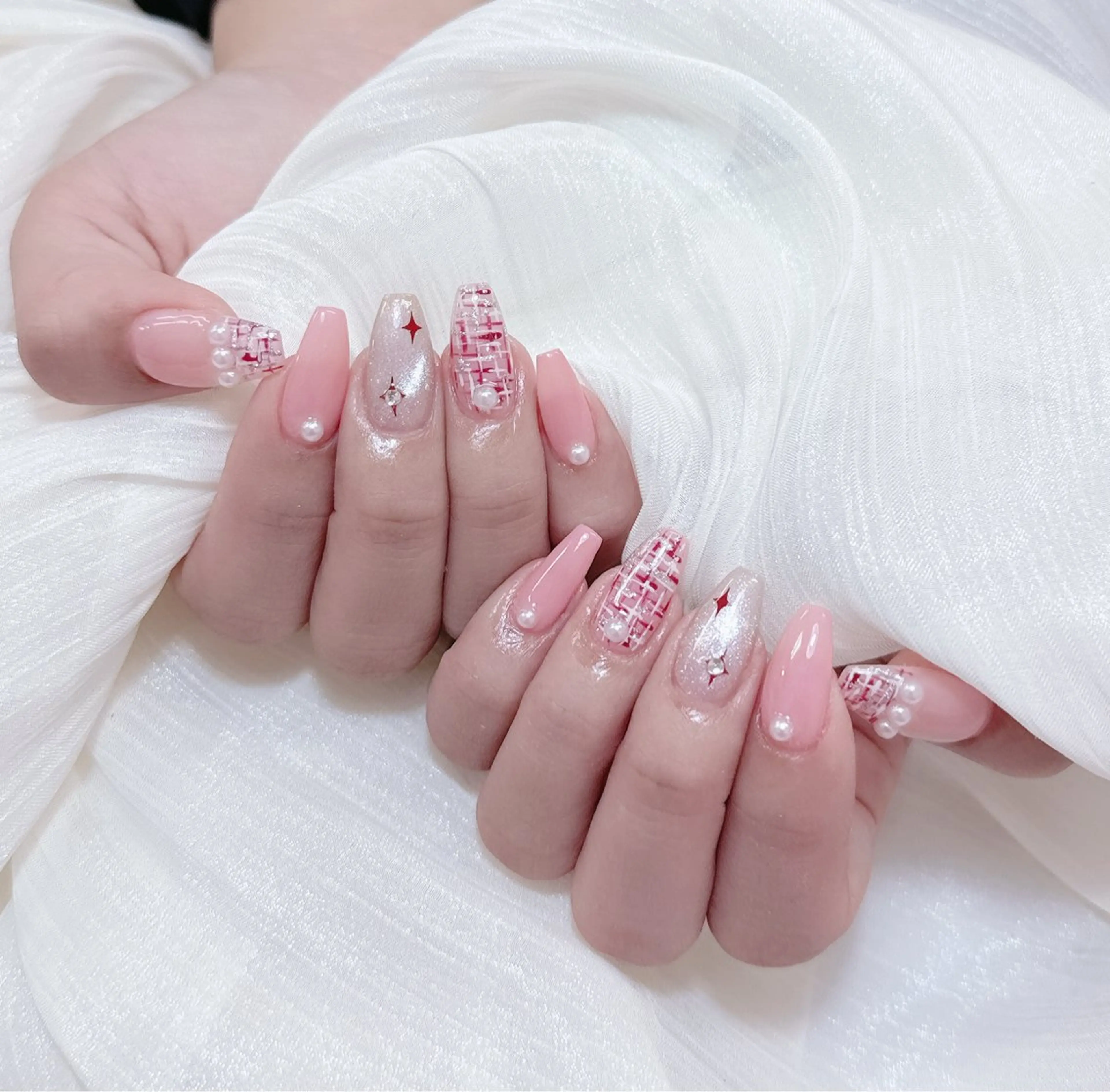 ネイル チークネイル フレンチネイル グラデーション 氷ネイル・うるうるネイル キラキラネイル ハンドネイル 陳 rinaのネイルデザイン