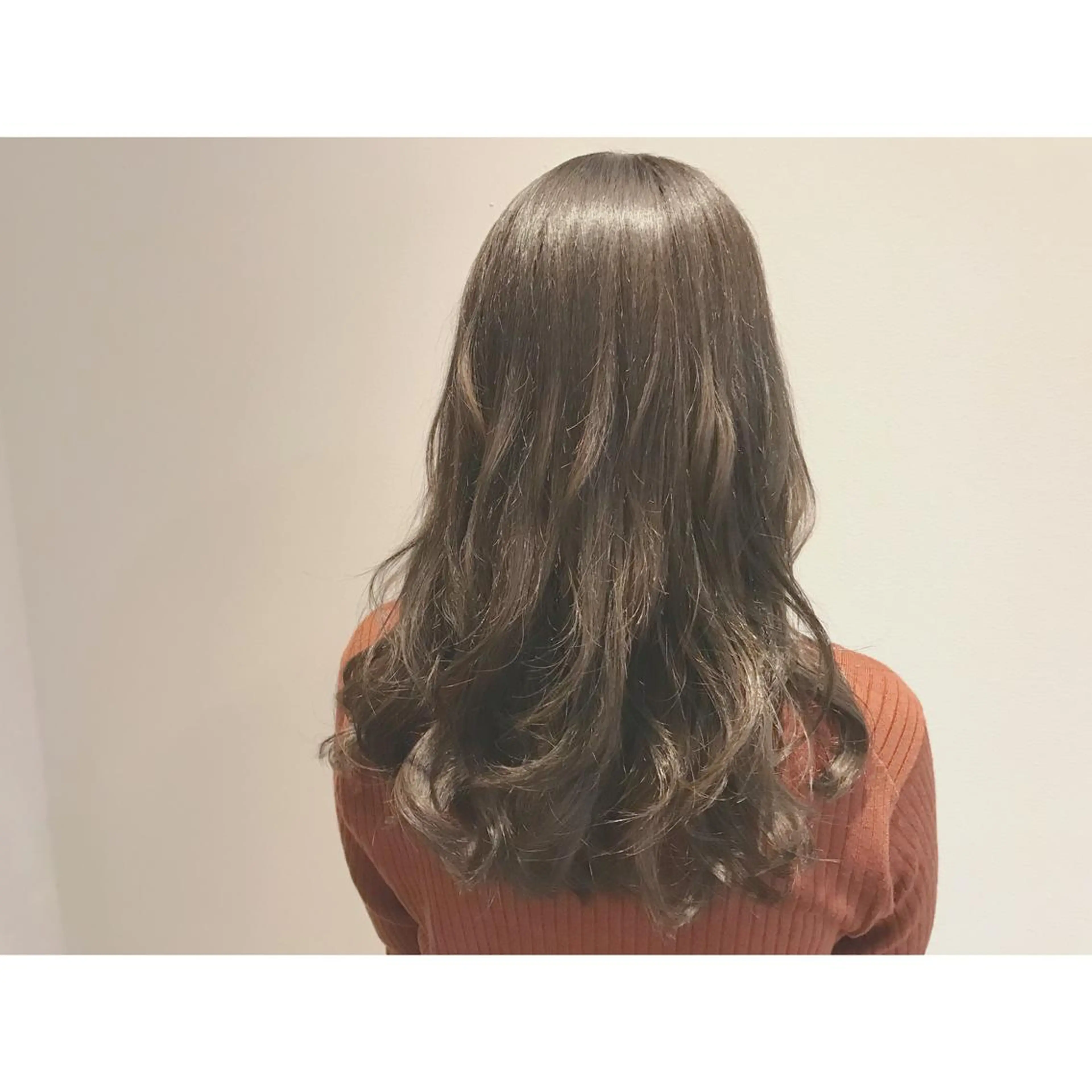 ロング カラー アッシュ グレージュ ハイライトカラー ミント 3Dハイライト なかにし まゆみのヘアスタイル