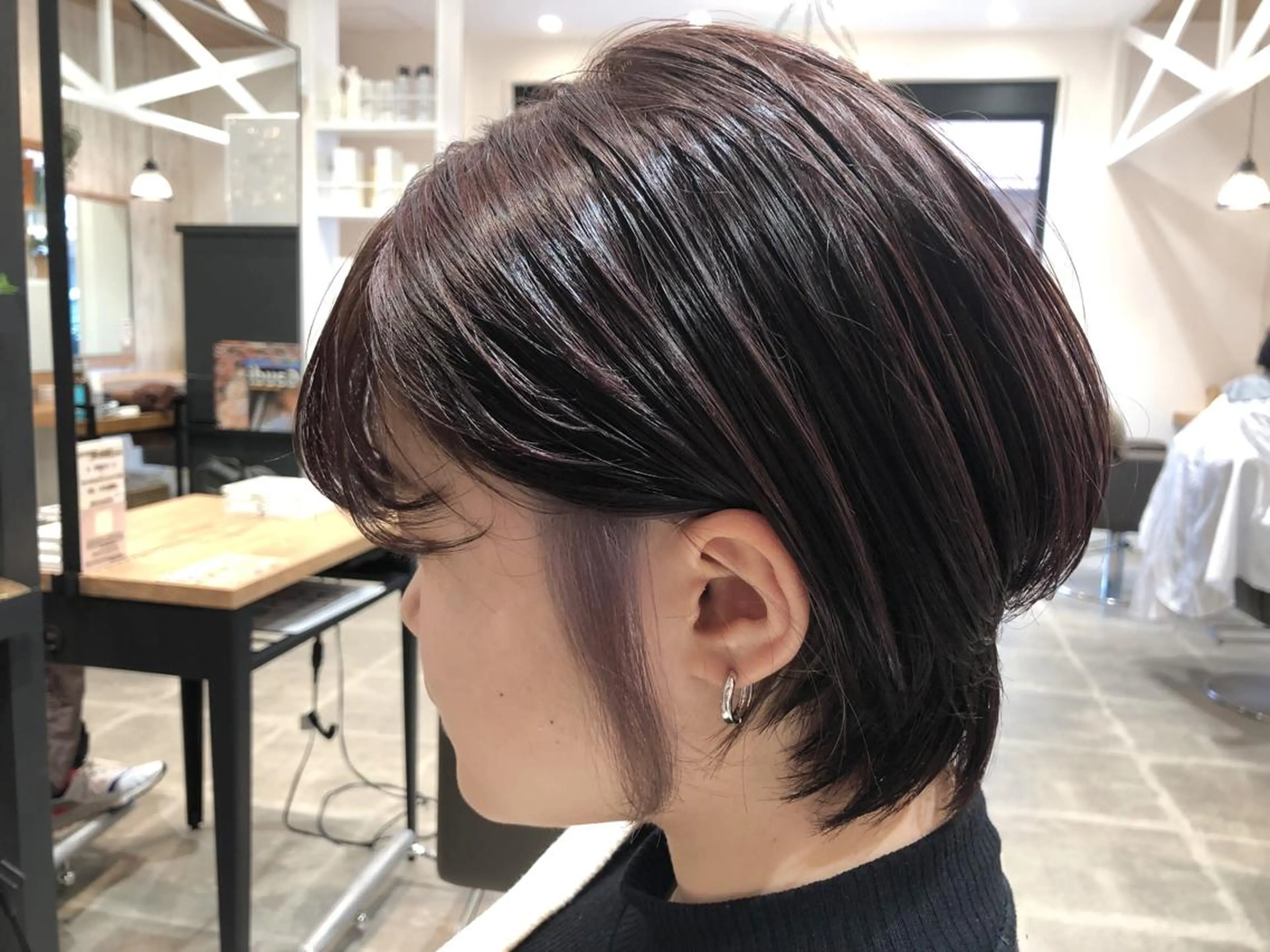 ショート カラー ブリーチ ショートヘア 井上 舞のヘアスタイル