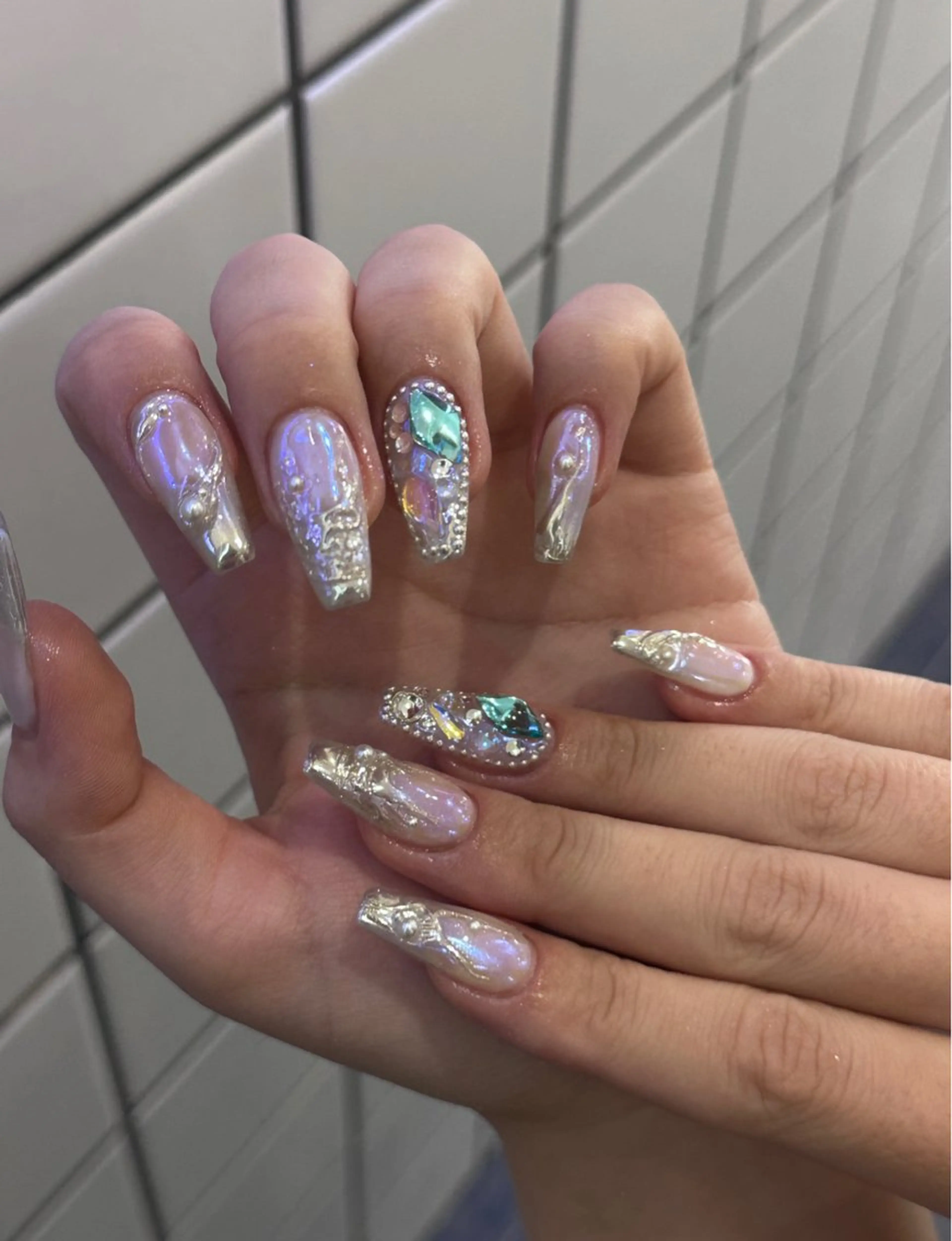 ネイル ♱˖⁺ 𝒎𝒐𝒑𝒊 ⁺のネイルデザイン