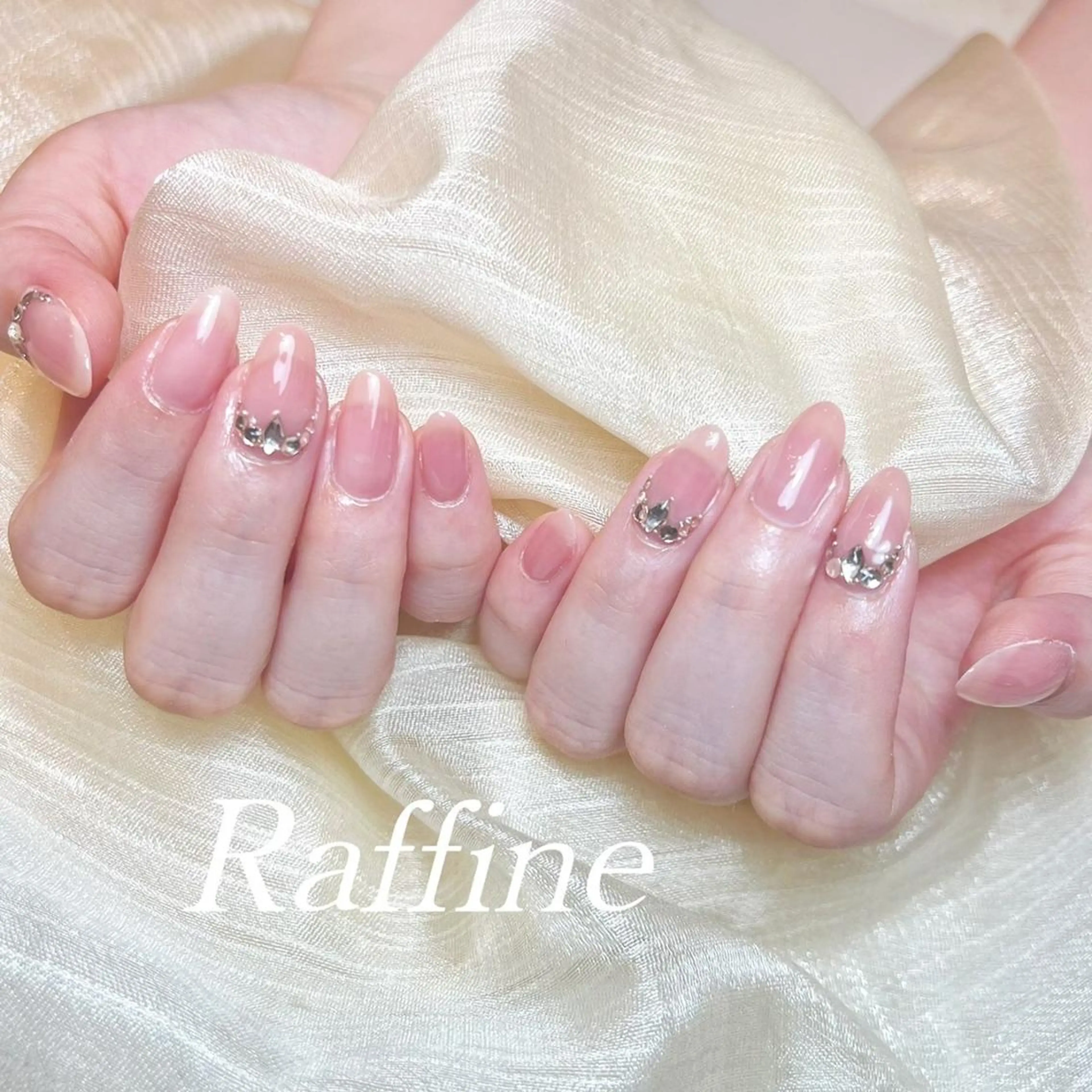 ネイル ハンドネイル RAFFINE 月🦋🩵のネイルデザイン