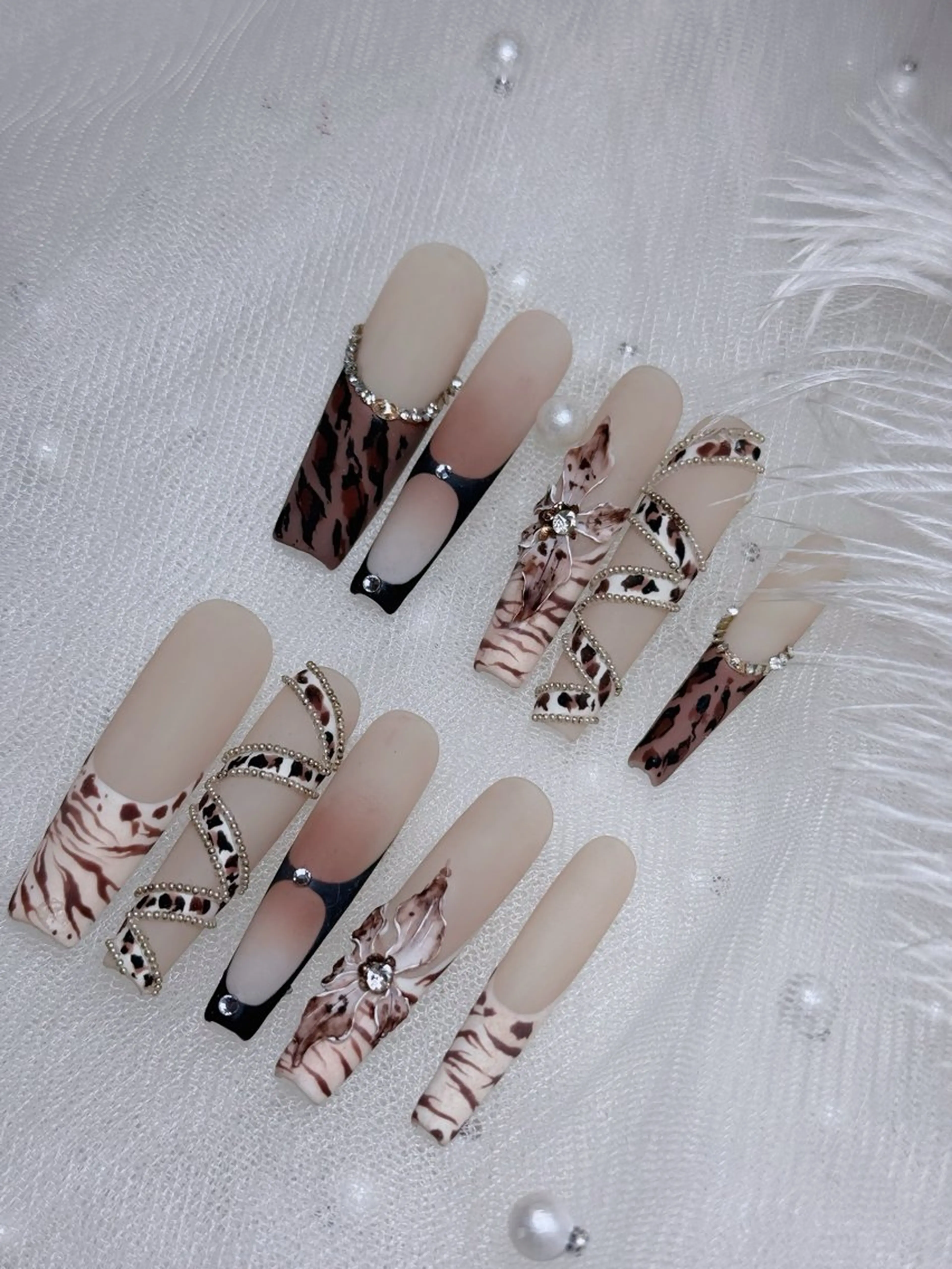 ネイル オーロラネイル チークネイル フットネイル フレンチネイル ハロウィン ハンドネイル Lumi Nail 新大久保3‘のネイルデザイン