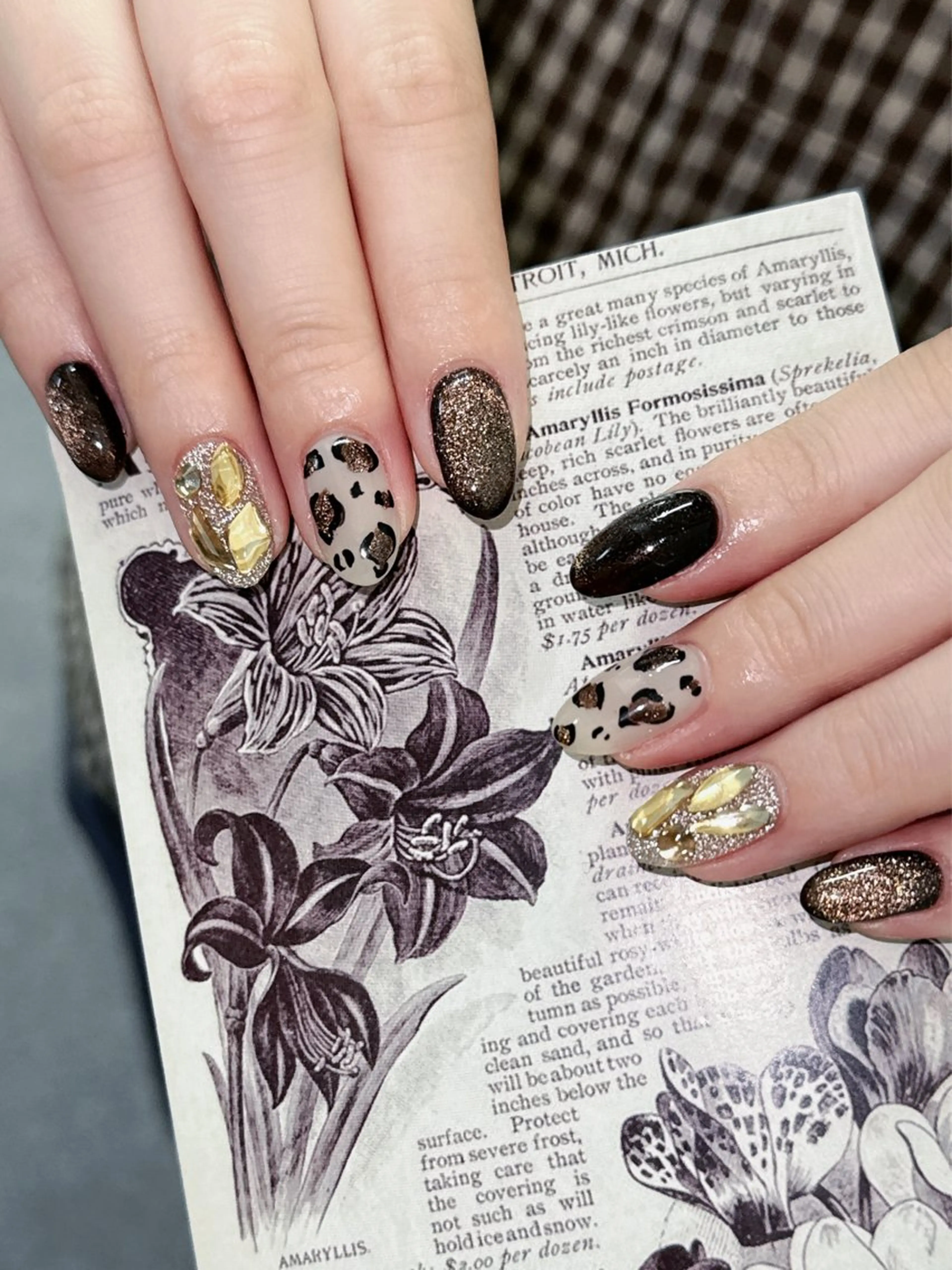 ネイル ハンドネイル グロー ネイルのネイルデザイン