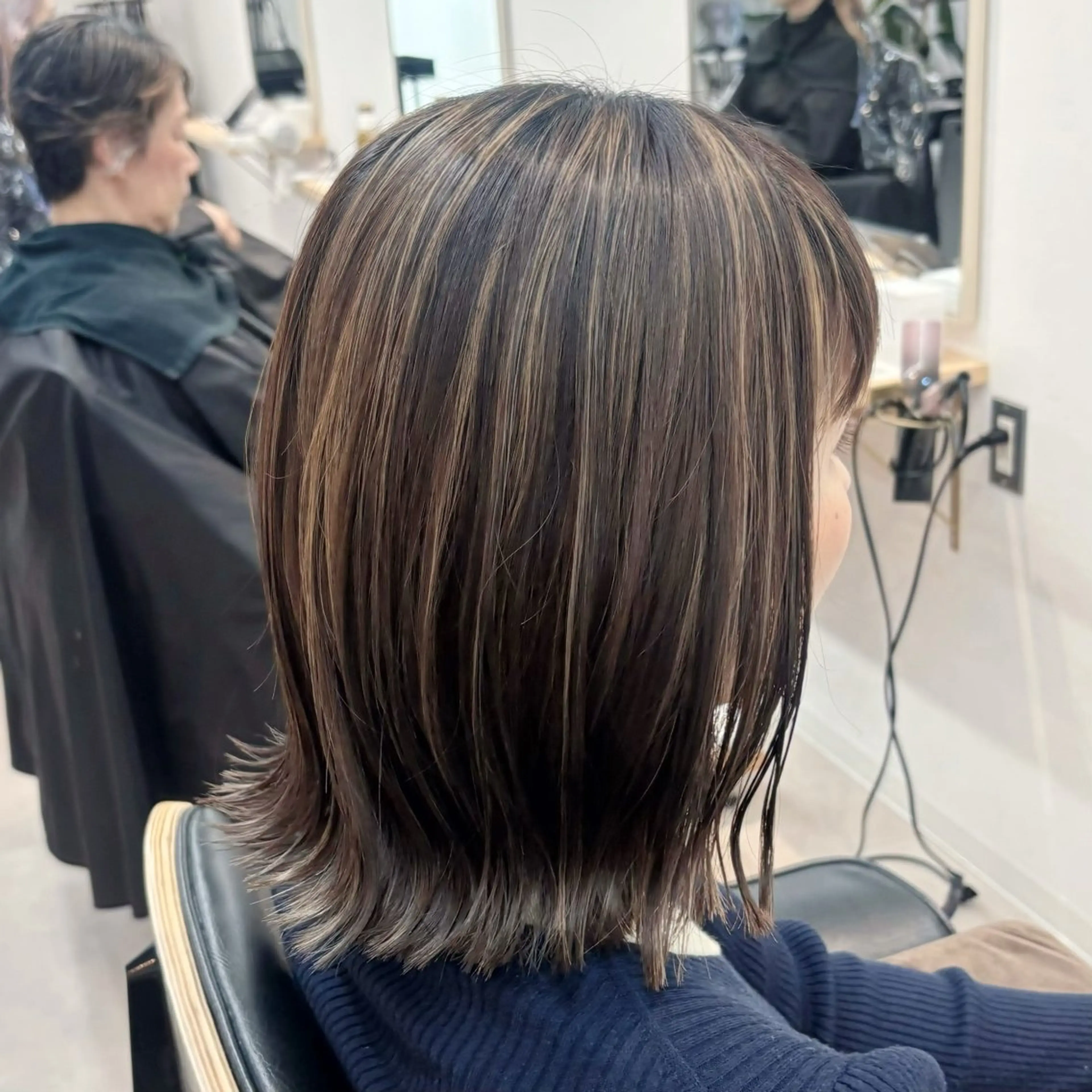 ミディアム ボブ ハイライト 外ハネヘア ヘアカラー ✨透明感カラー/ 縮毛矯正/うみ✨️のヘアスタイル