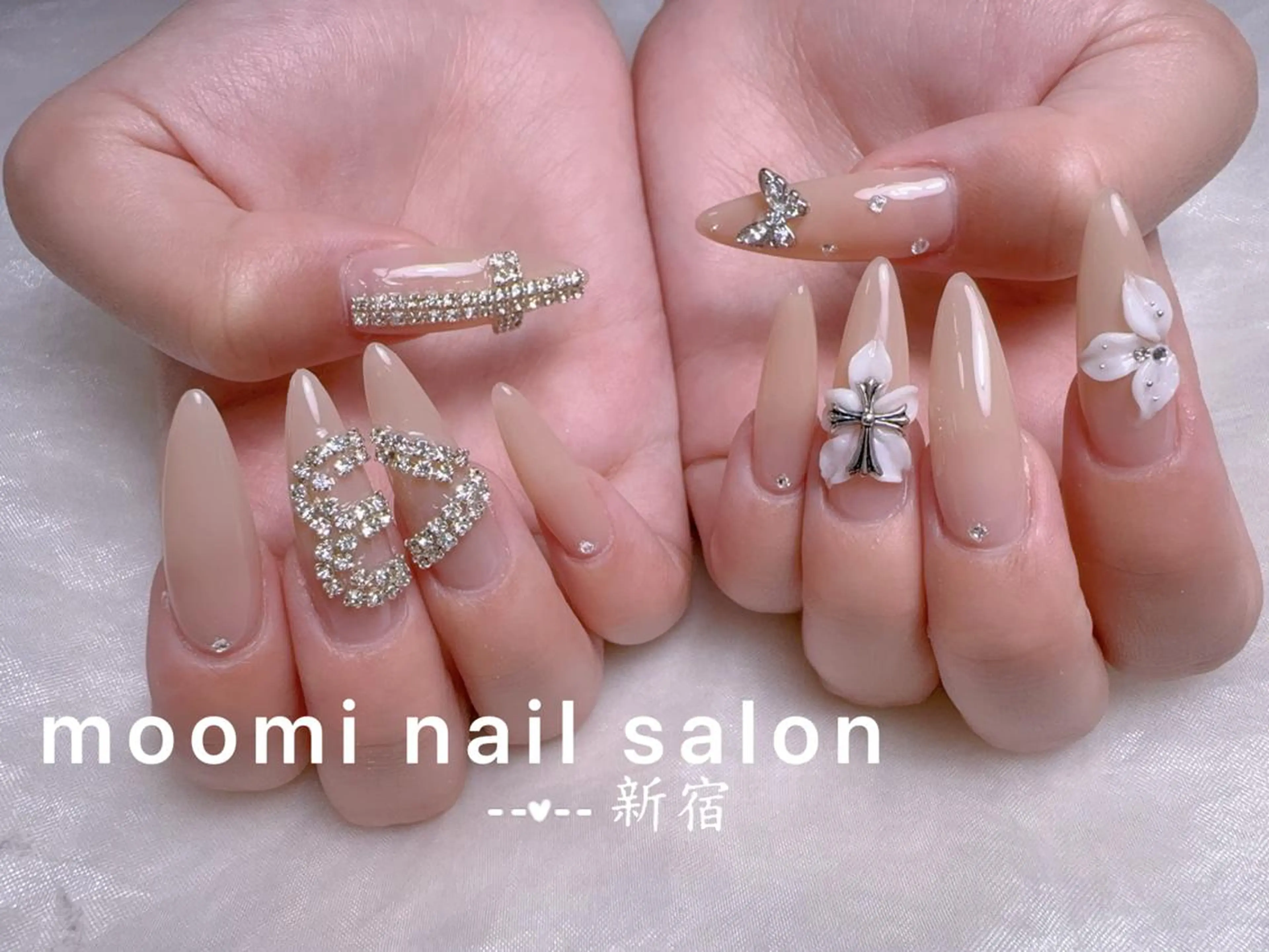 ミディアム 韓国風ヘア ハンドネイル Moomi nail salonのネイルデザイン