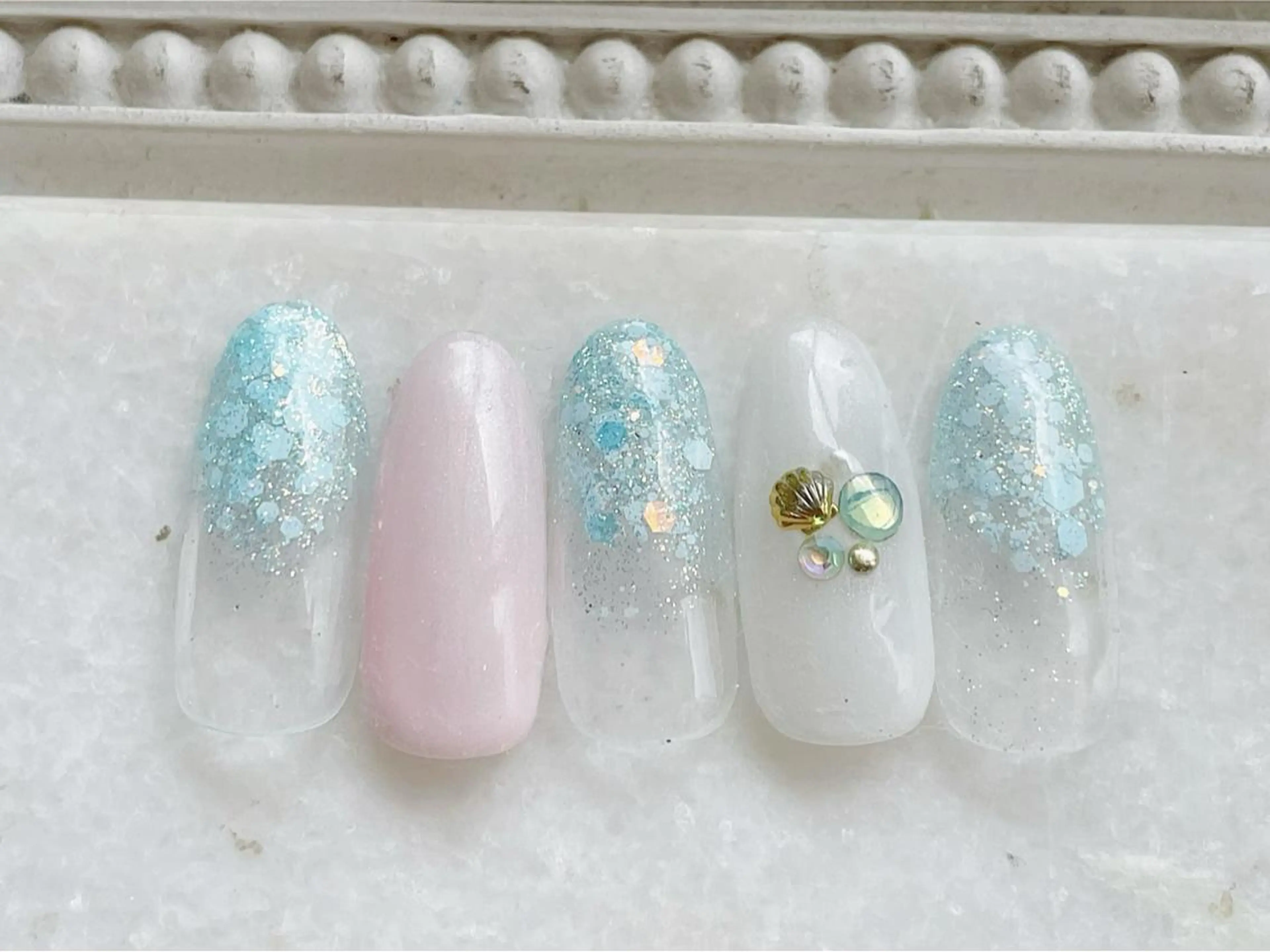 ネイル ジェルネイル キラキラネイル パラジェル 夏ネイル ハンドネイル Satomi  のネイルデザイン