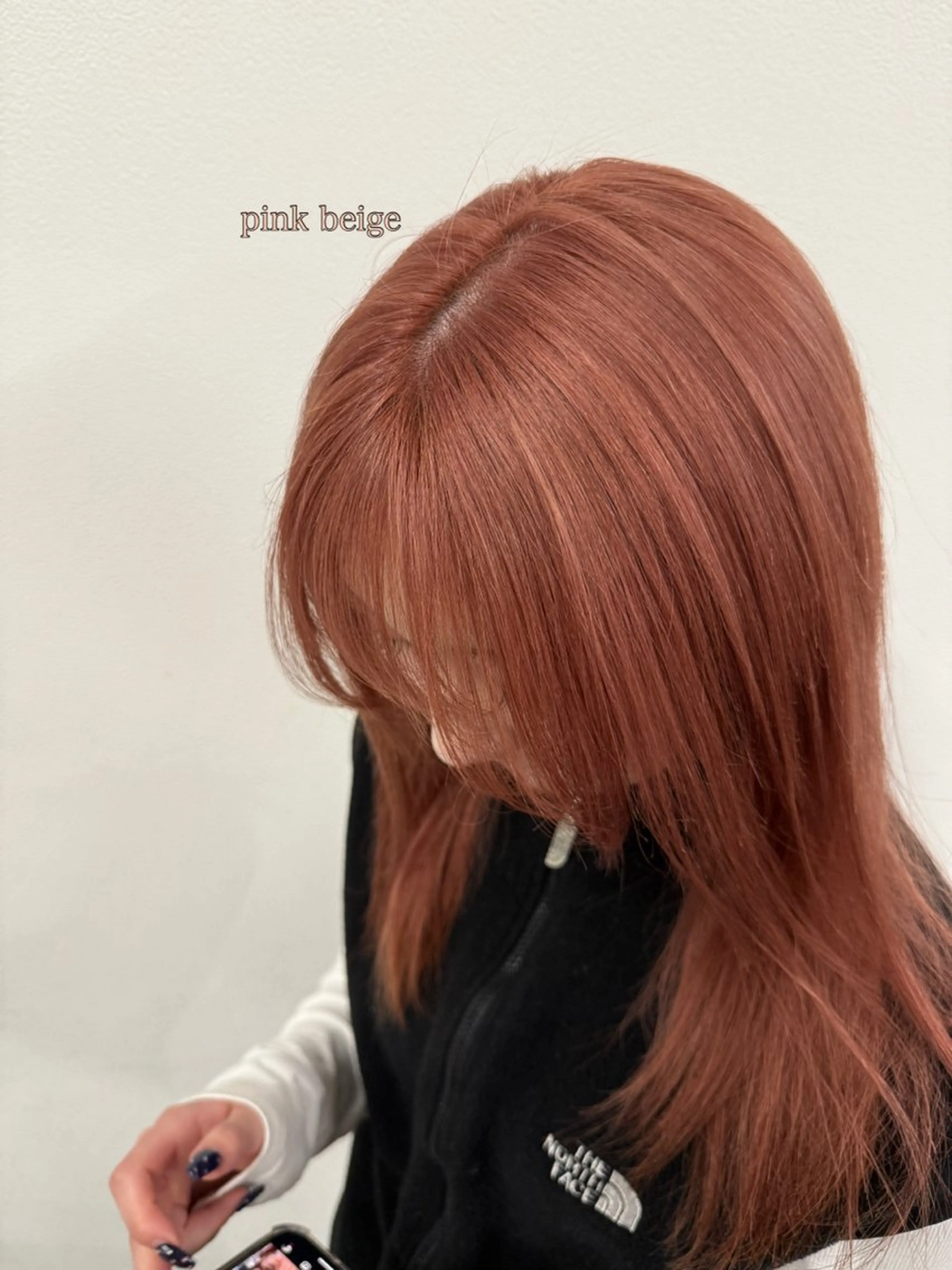 ミディアム 酒井 緋菜のヘアスタイル