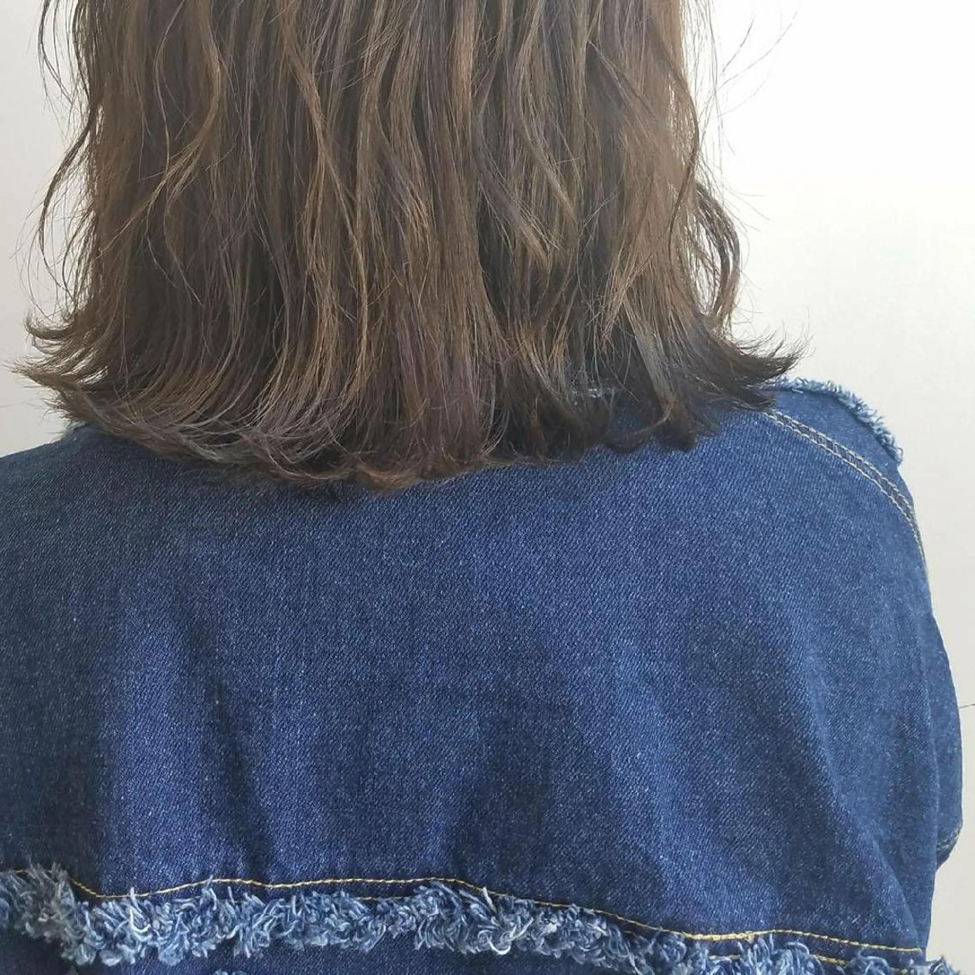 ミディアム ミディアムパーマ アッシュ ハイライト iplus まつげ、眉毛、耳つぼのマツエク・マツパデザイン