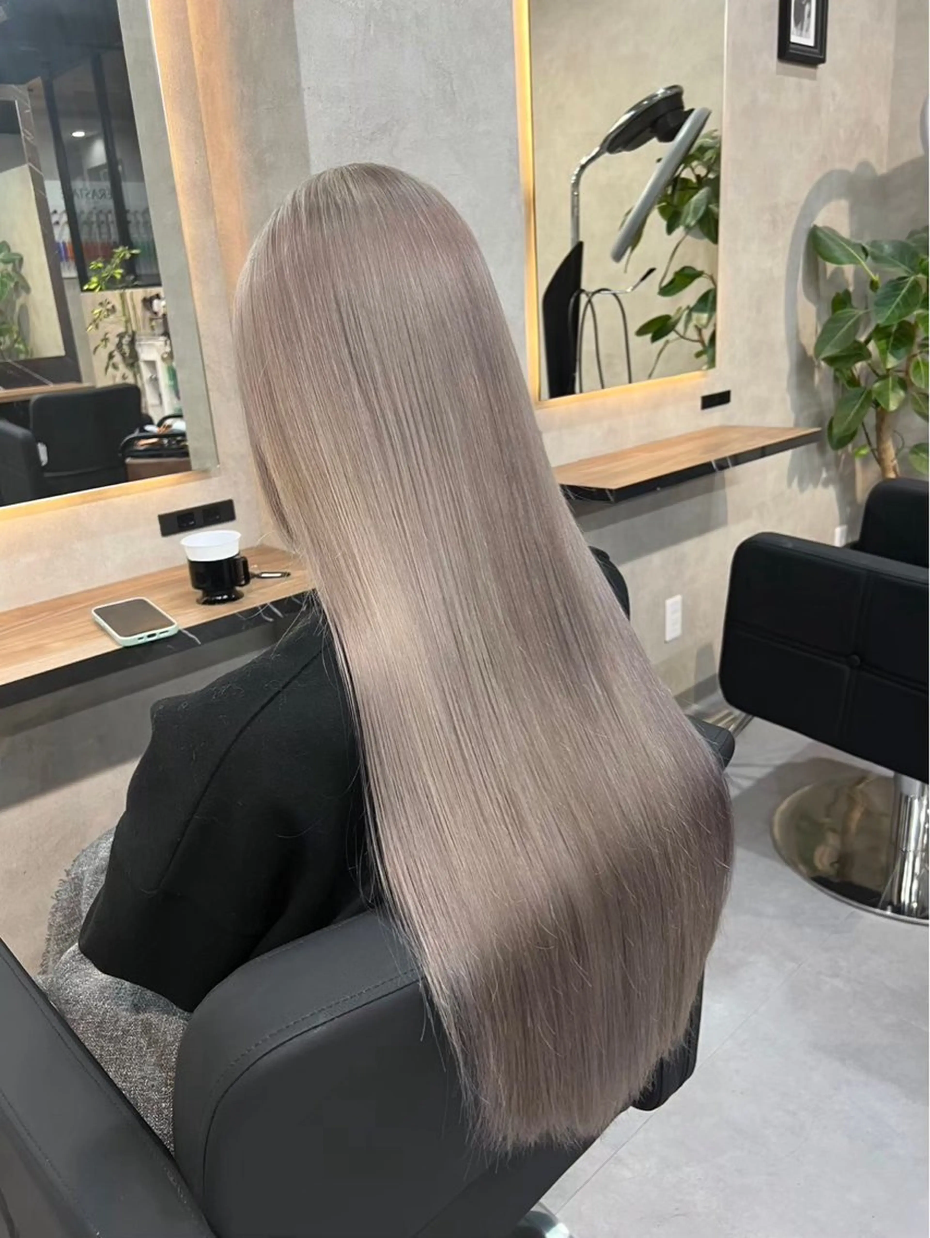 ロング カラー ブリーチ ラピス大阪アメ村店所属・大阪ハイトーン✨ 🇺🇸髪質改善🌴のヘアスタイル