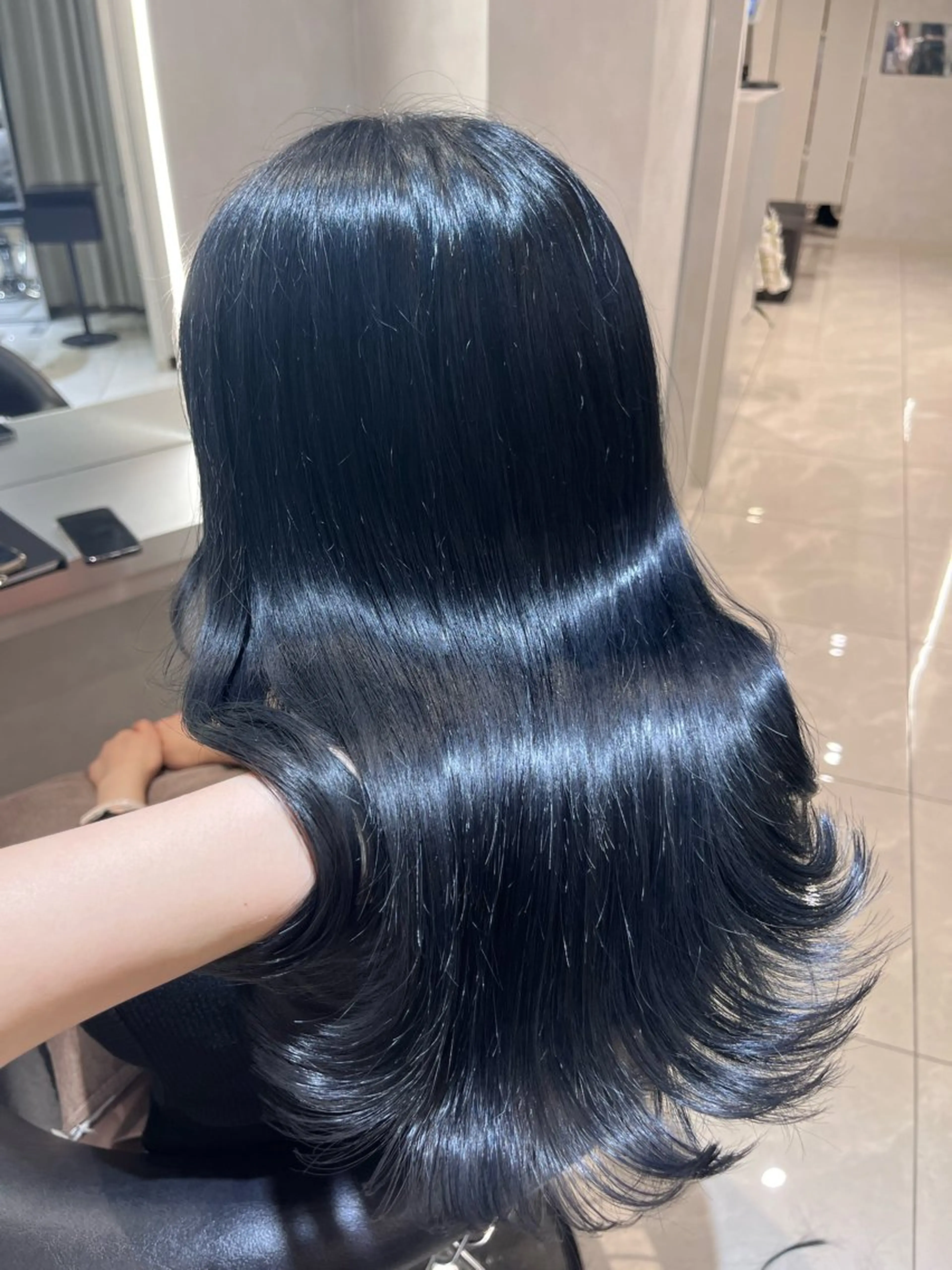 セミロング カラー 黒髪 ブリーチ ブルーカラー ブルーブラック ダブルカラー 韓国レイヤー×モテ髪 /MITSUKI🤍のヘアスタイル