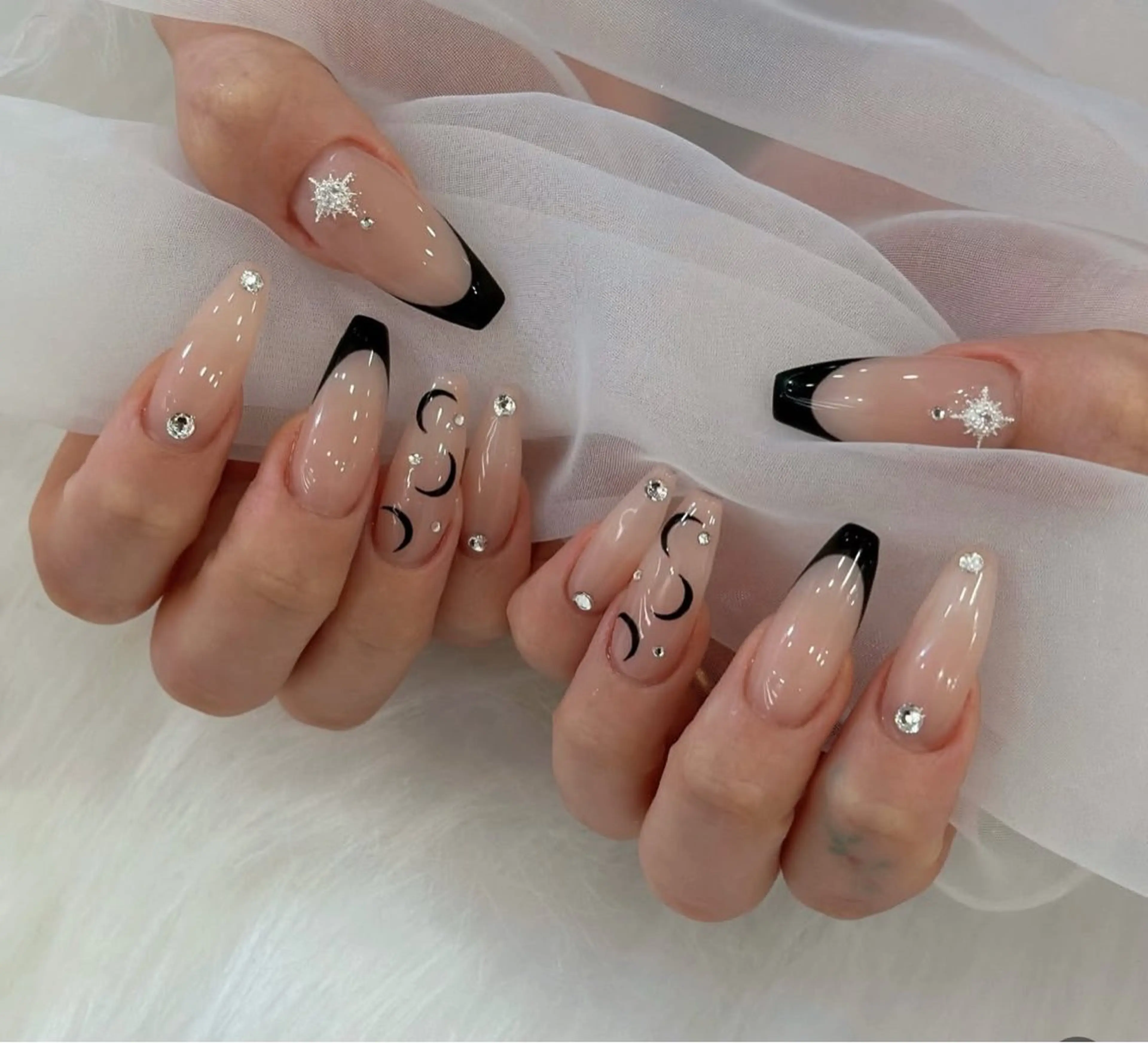 ネイル キラキラネイル マグネットネイル ミラーネイル ニュアンスネイル 春ネイル ハンドネイル Lyna 池袋のネイルデザイン