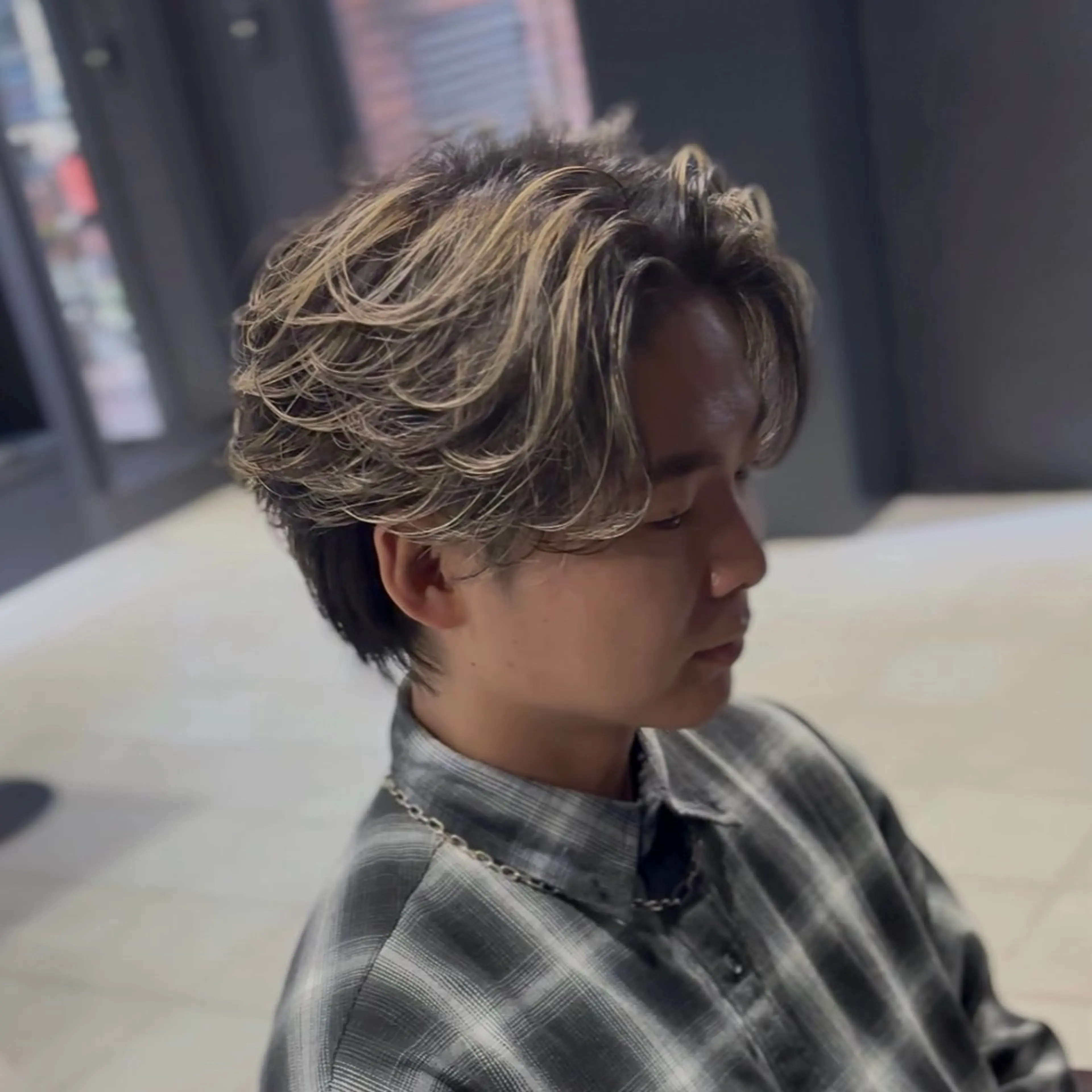 ミディアム パーマ ミディアムパーマ ツイストスパイラルパーマ ニュアンスパーマ スパイラルパーマ ツイストパーマ カット パーマ センターパート支持率 No.1【心斎橋】のヘアスタイル