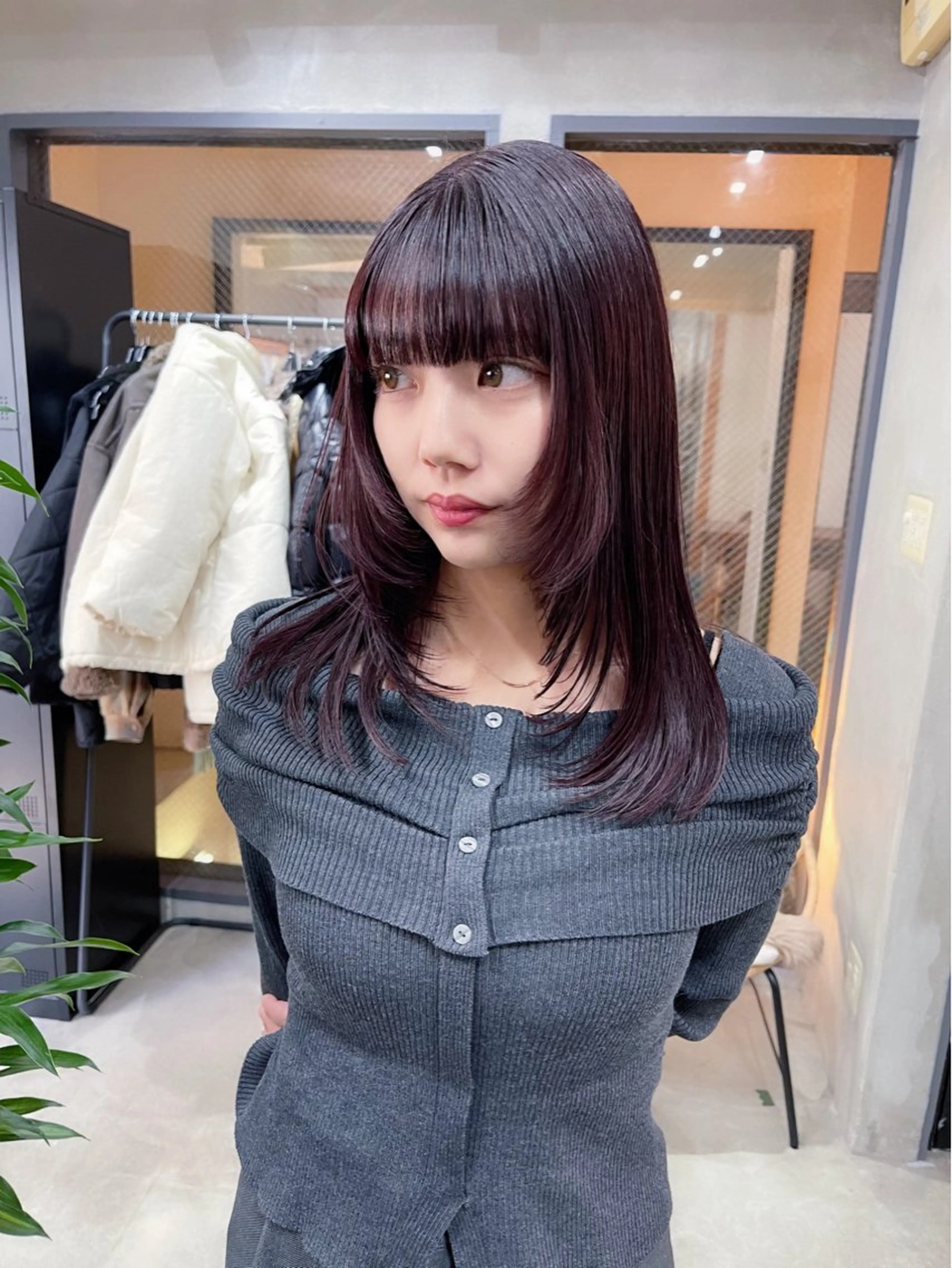 ミディアム カラー ラベンダーカラー レイヤーカット カット ヘアカラー トリートメント AiM 大名　似合わせカットのヘアスタイル