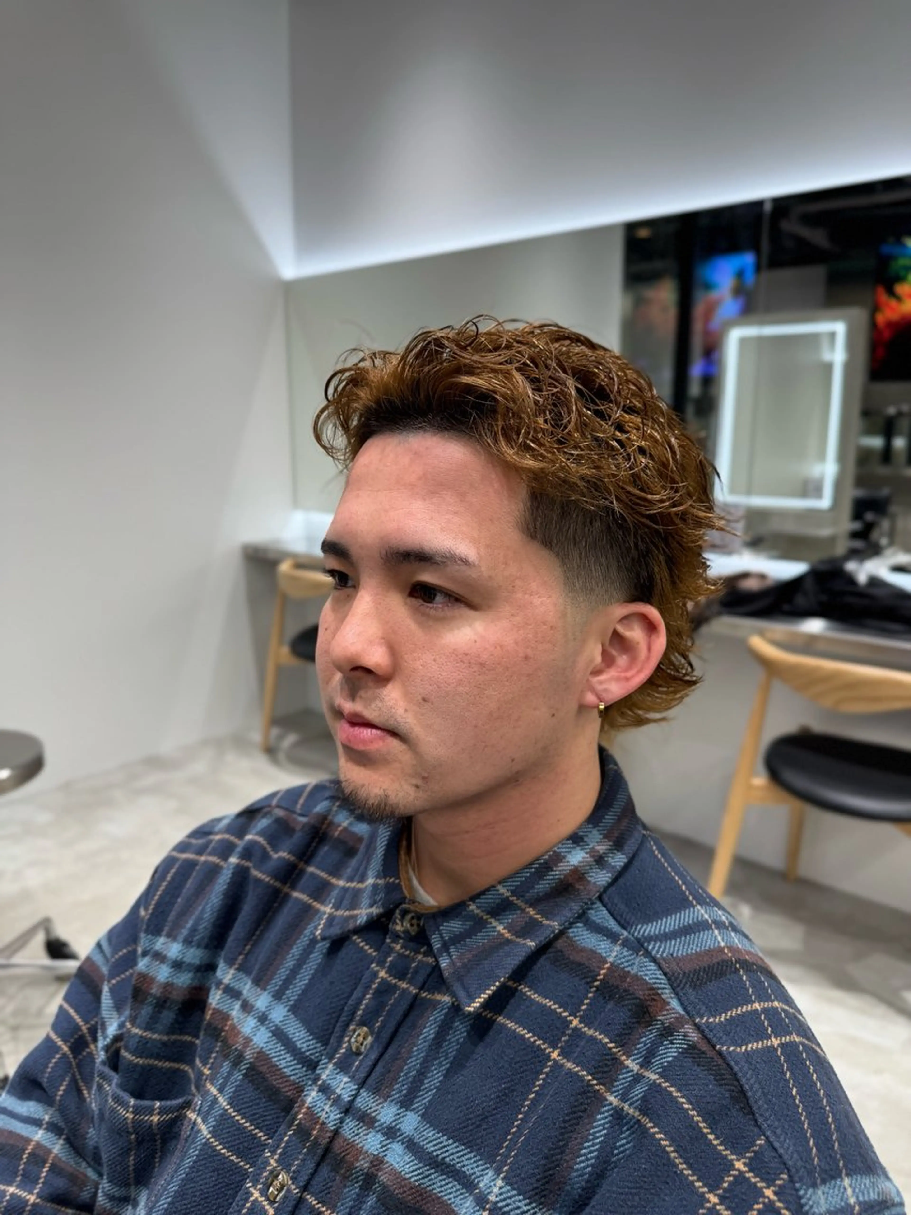 ミディアム パーマ メンズ ミディアムパーマ マッシュ メンズパーマ ツイストスパイラルパーマ 波巻きパーマ byfifth 天神 🌀moromiのヘアスタイル