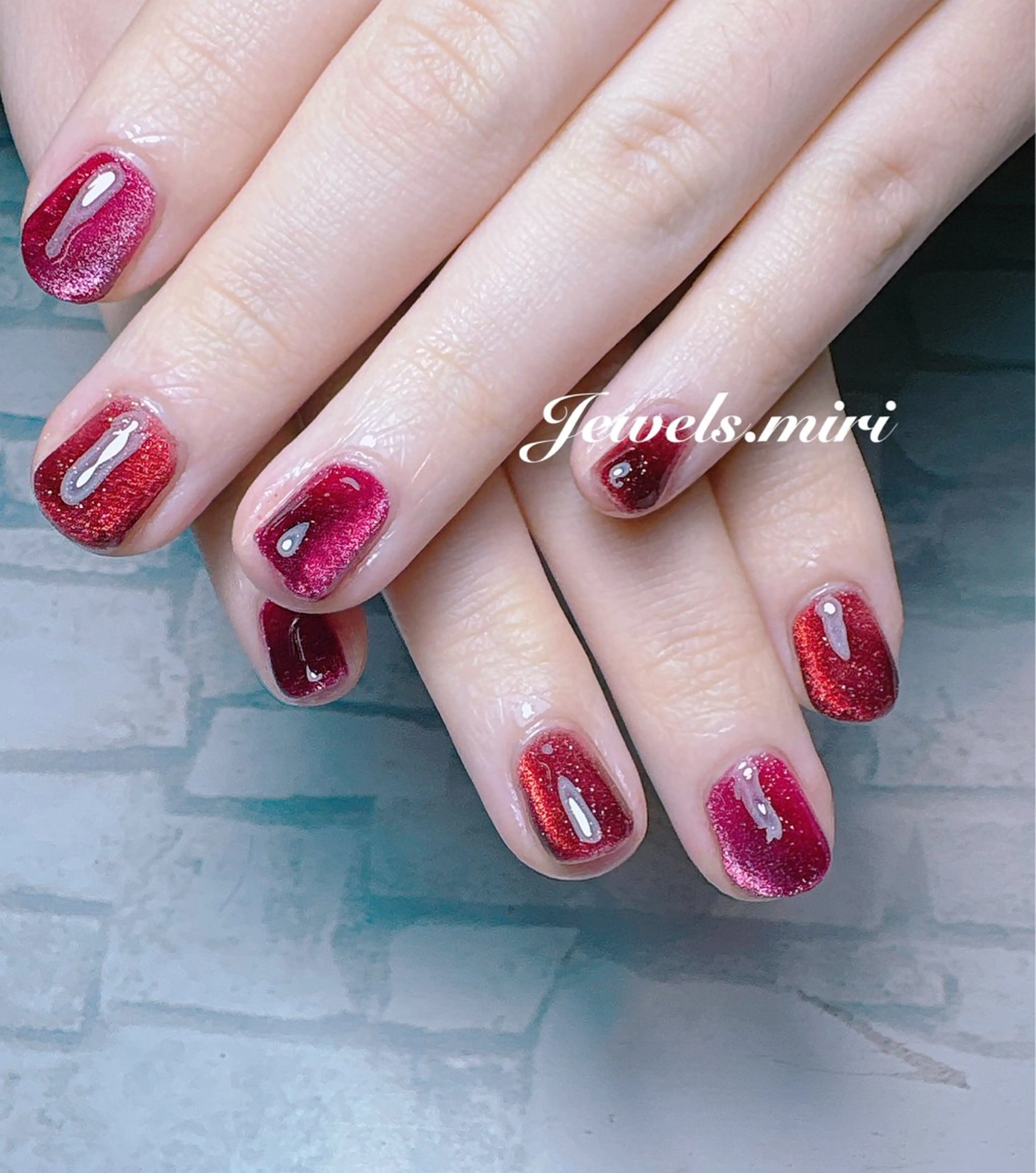 ネイル マグネットネイル ワンカラーネイル 赤色 ショートネイル Jewels nail lily 白楽所属・ネイルサロン Jewels Mのネイルデザイン