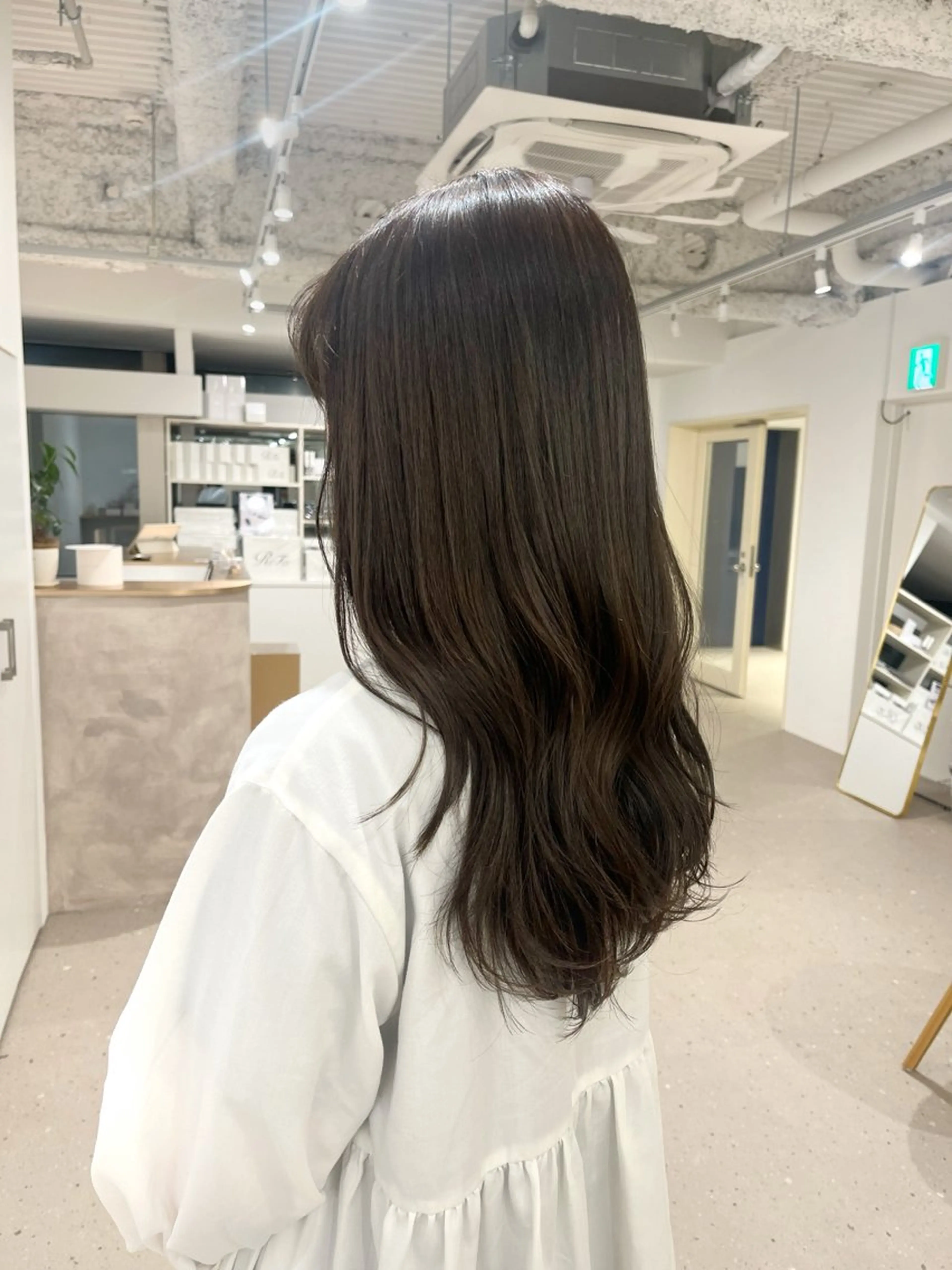 セミロング カラー アッシュ ベージュカラー 透明感カラー ヘアカラー 池田 未瑠のヘアスタイル