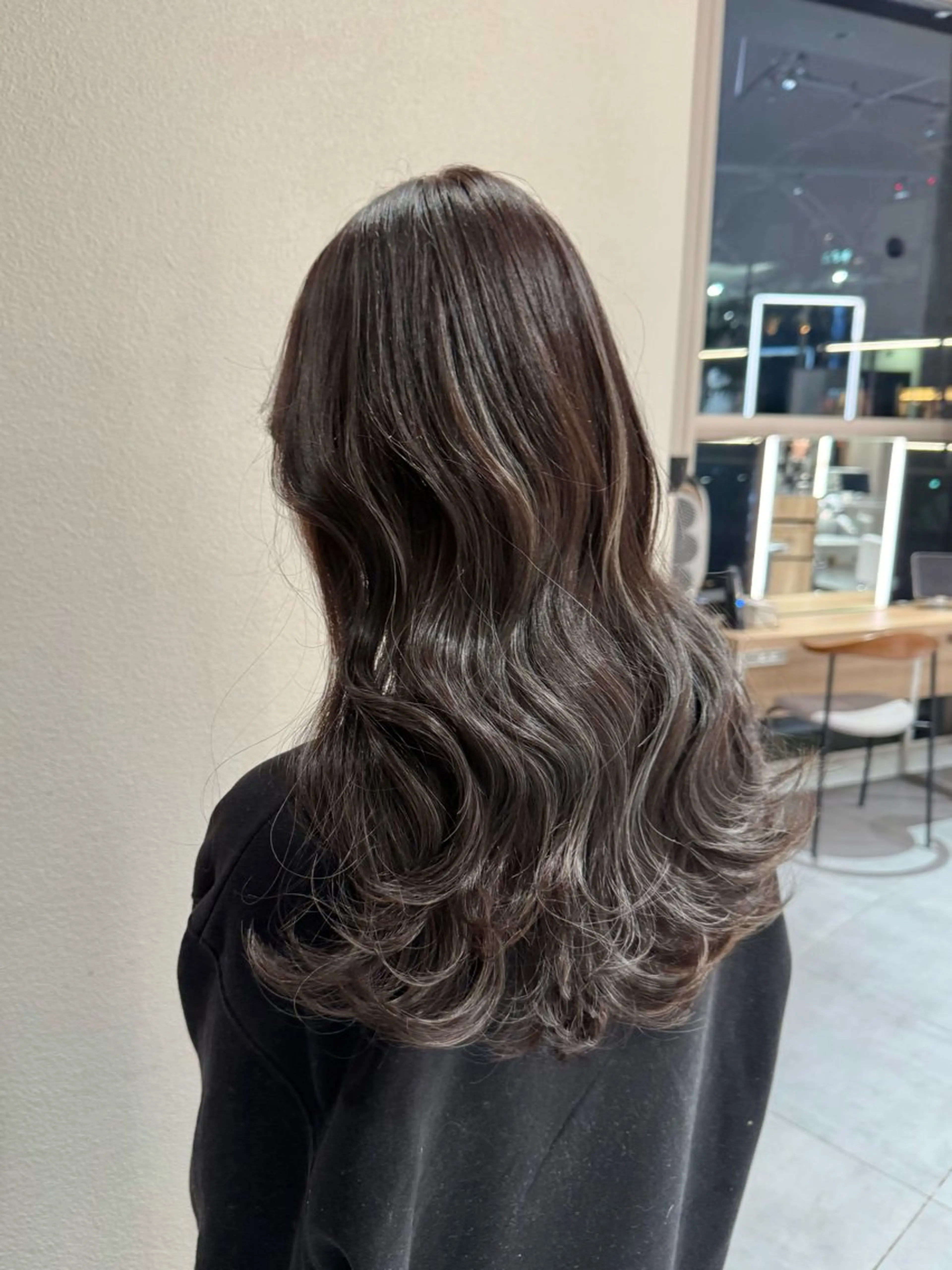 ロング カラー レイヤーカット 岩谷流星のヘアスタイル