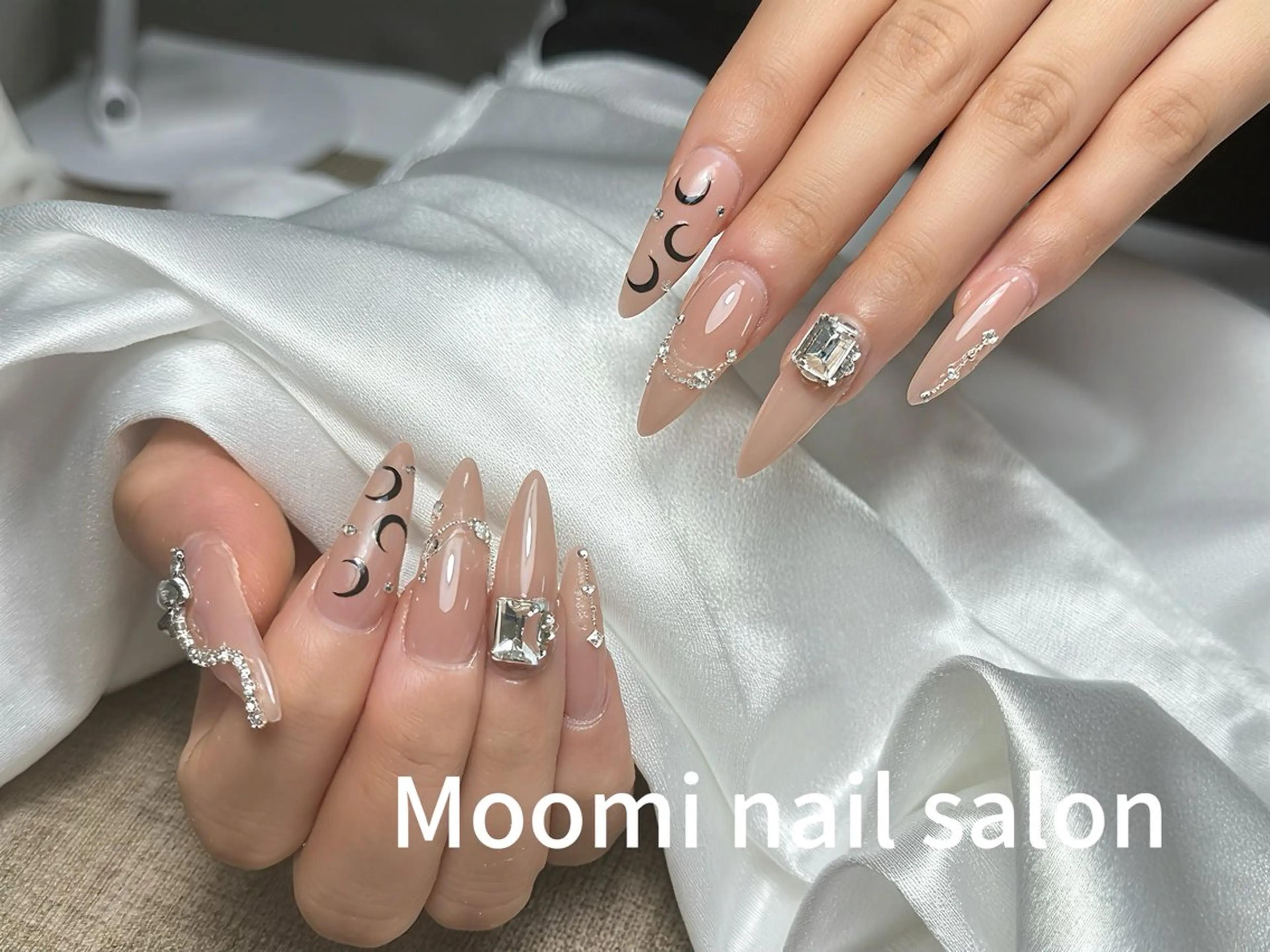ロング ハンドネイル Moomi nail salonのネイルデザイン