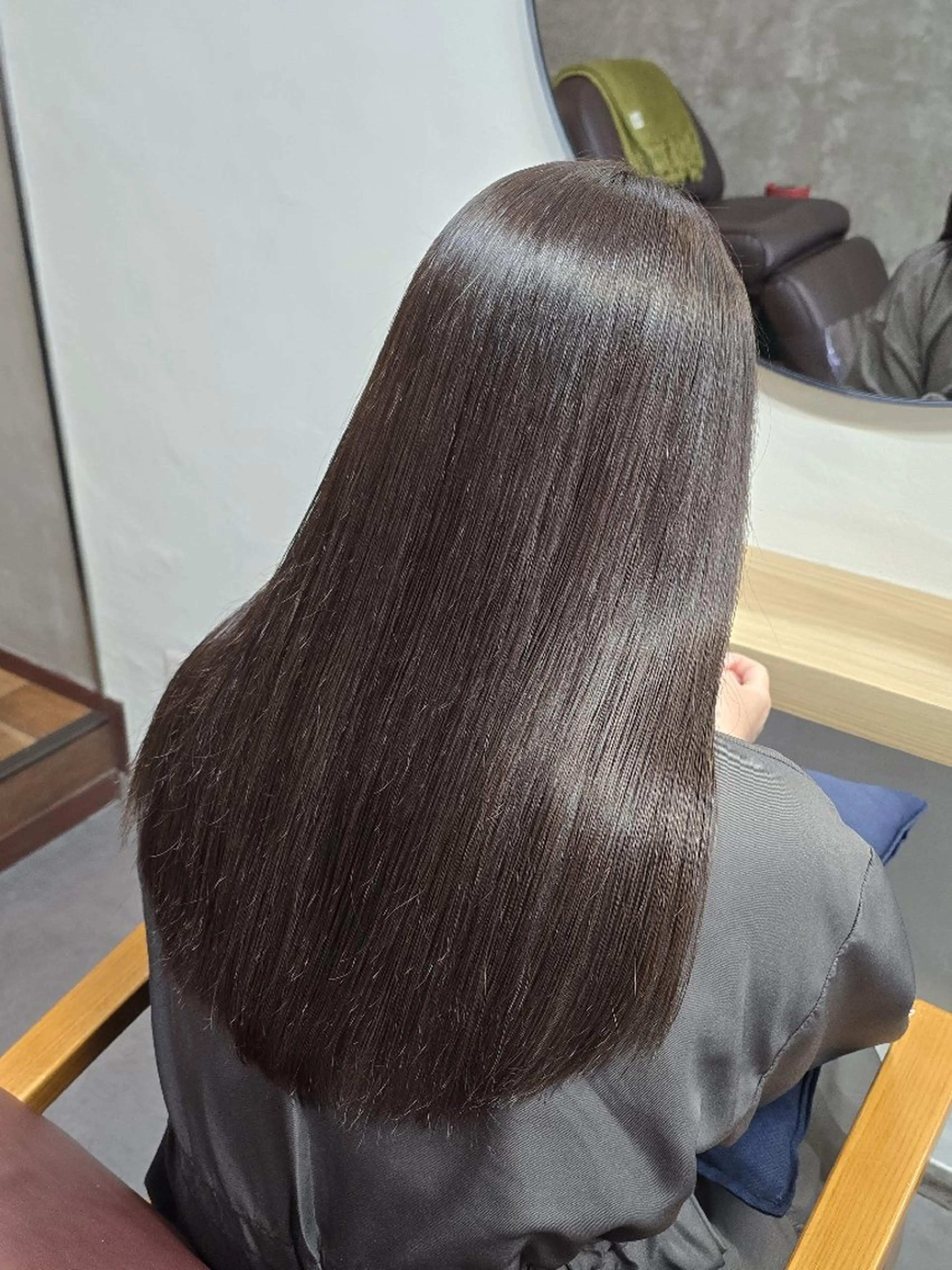 ロング カラー ベージュカラー オリーブベージュ 渡辺祐輔 レイヤー✂ 透明感🫧艶カラー✨のヘアスタイル