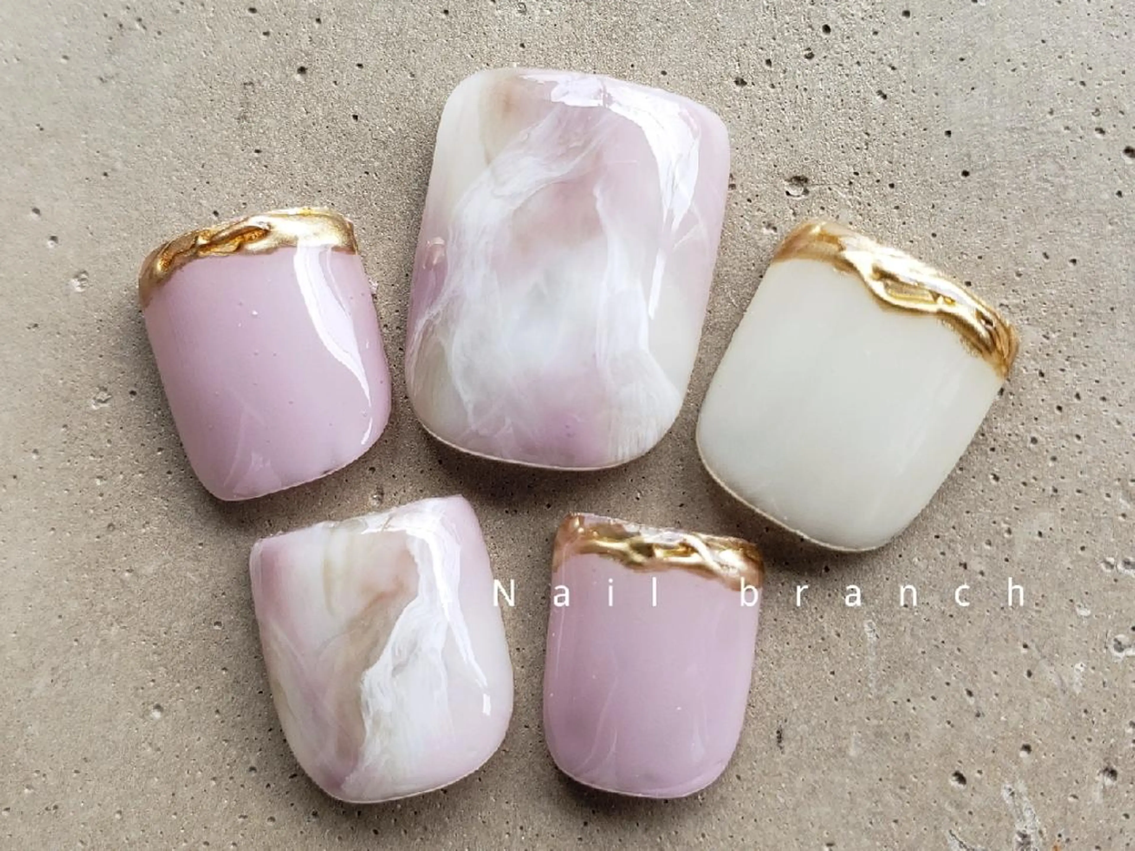 ショート カラー パーマ ヘアアレンジ キッズ ネイル マツエク・マツパ アイブロウ Nail branchのネイルデザイン