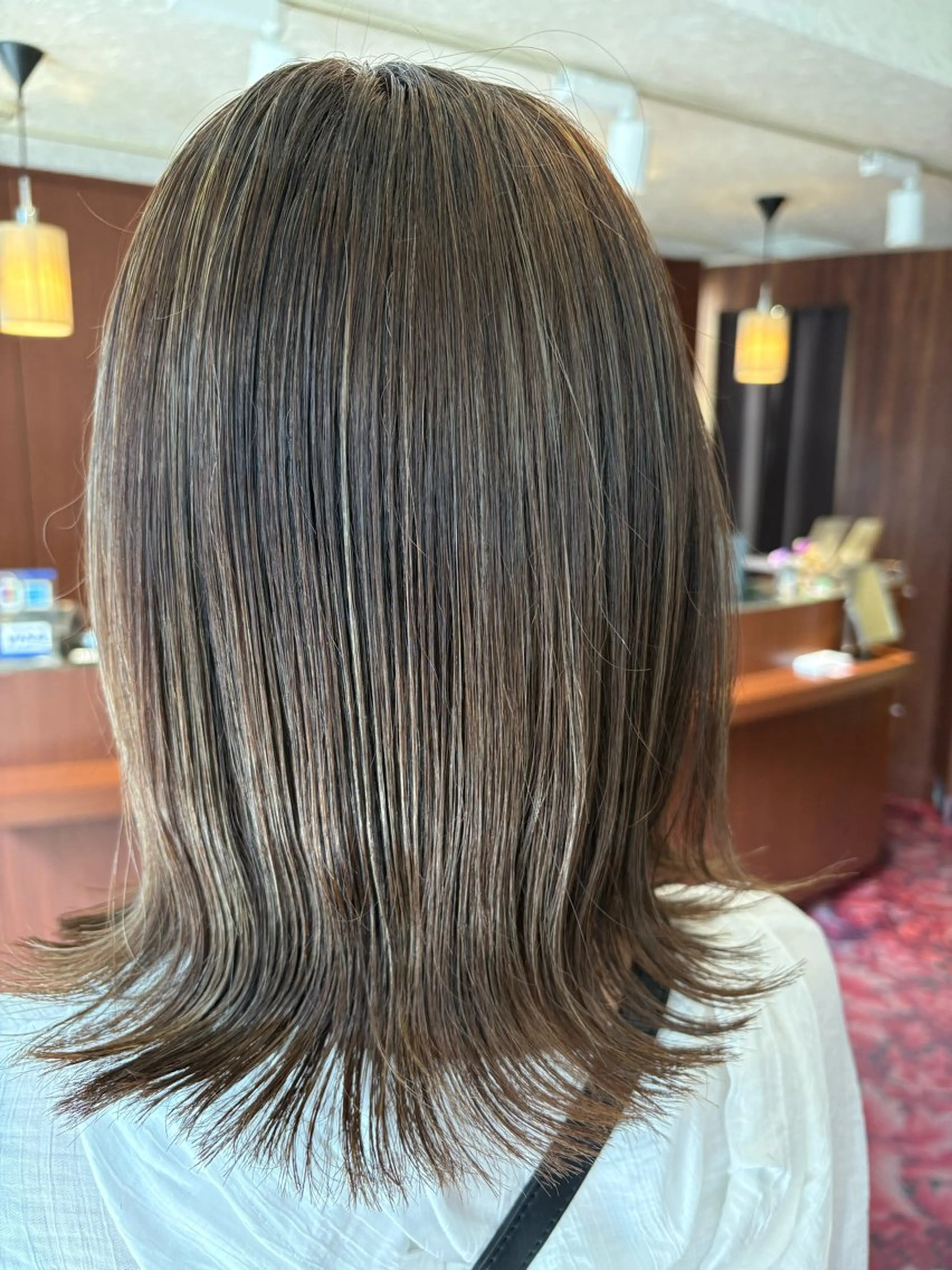 ミディアム カラー ヨウコ YOKOのヘアスタイル