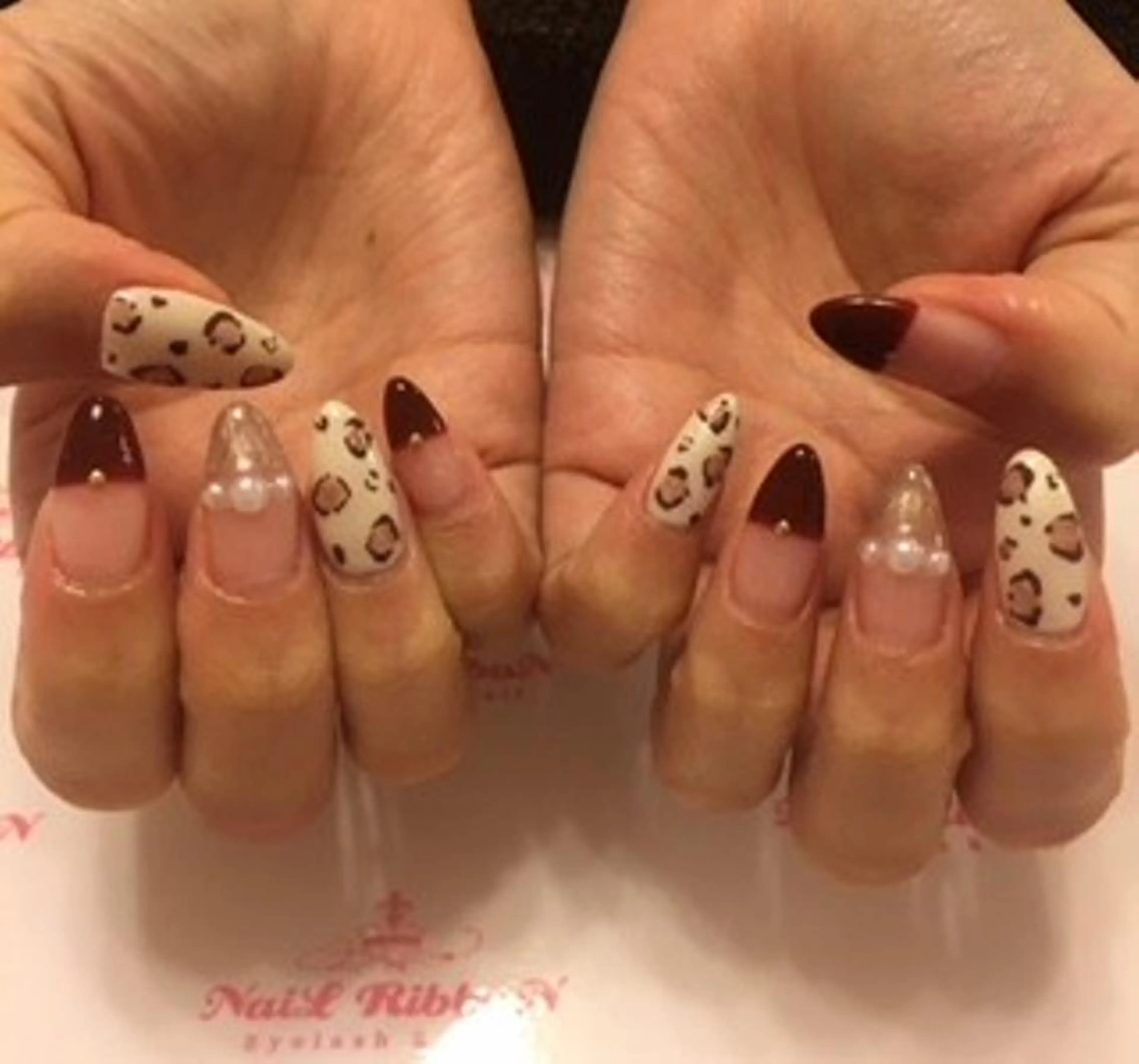 ネイル ネイルリボン 受付スタッフのネイルデザイン