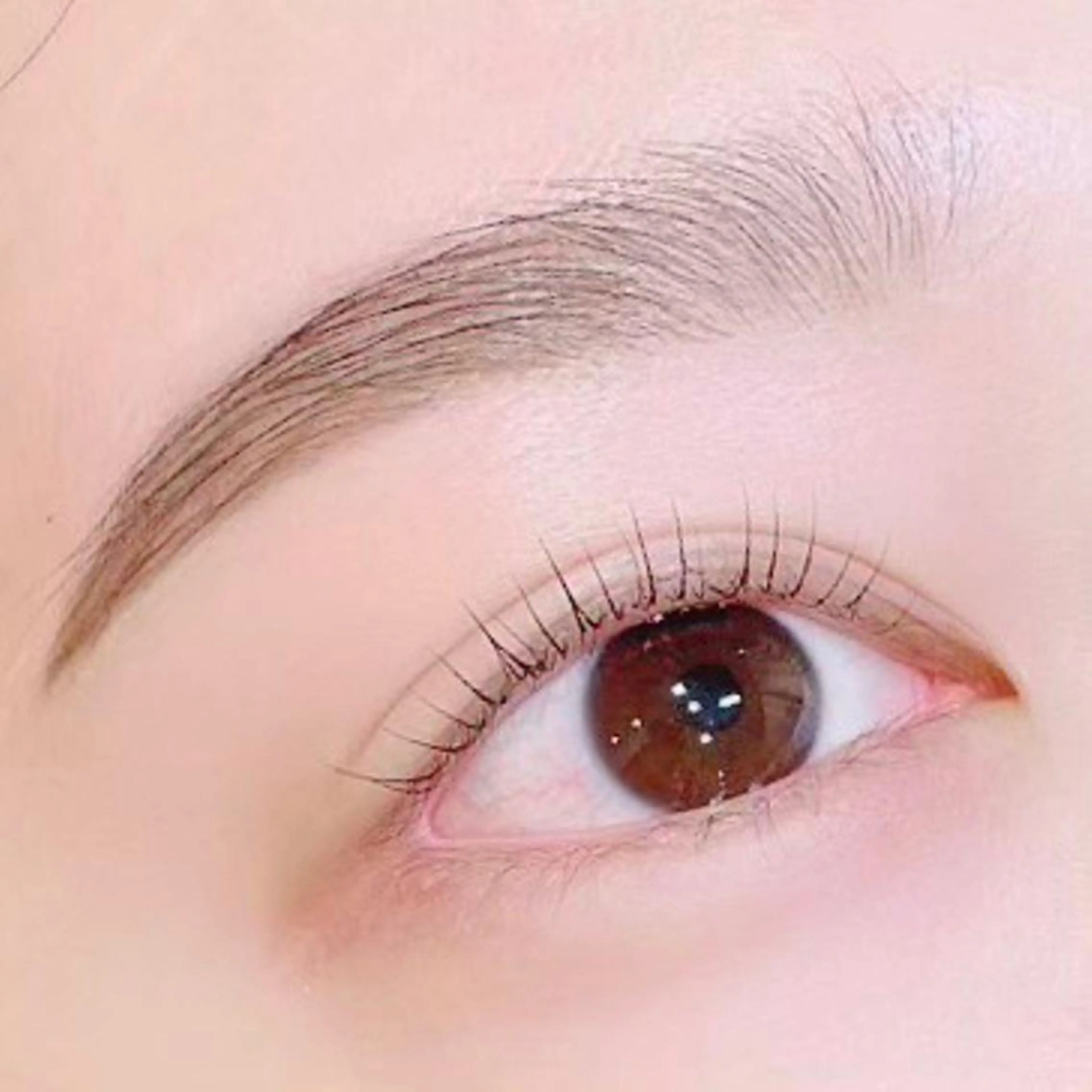 似合わせまつげパーマorパリジェンヌラッシュリフト(上)美容液仕上げの写真