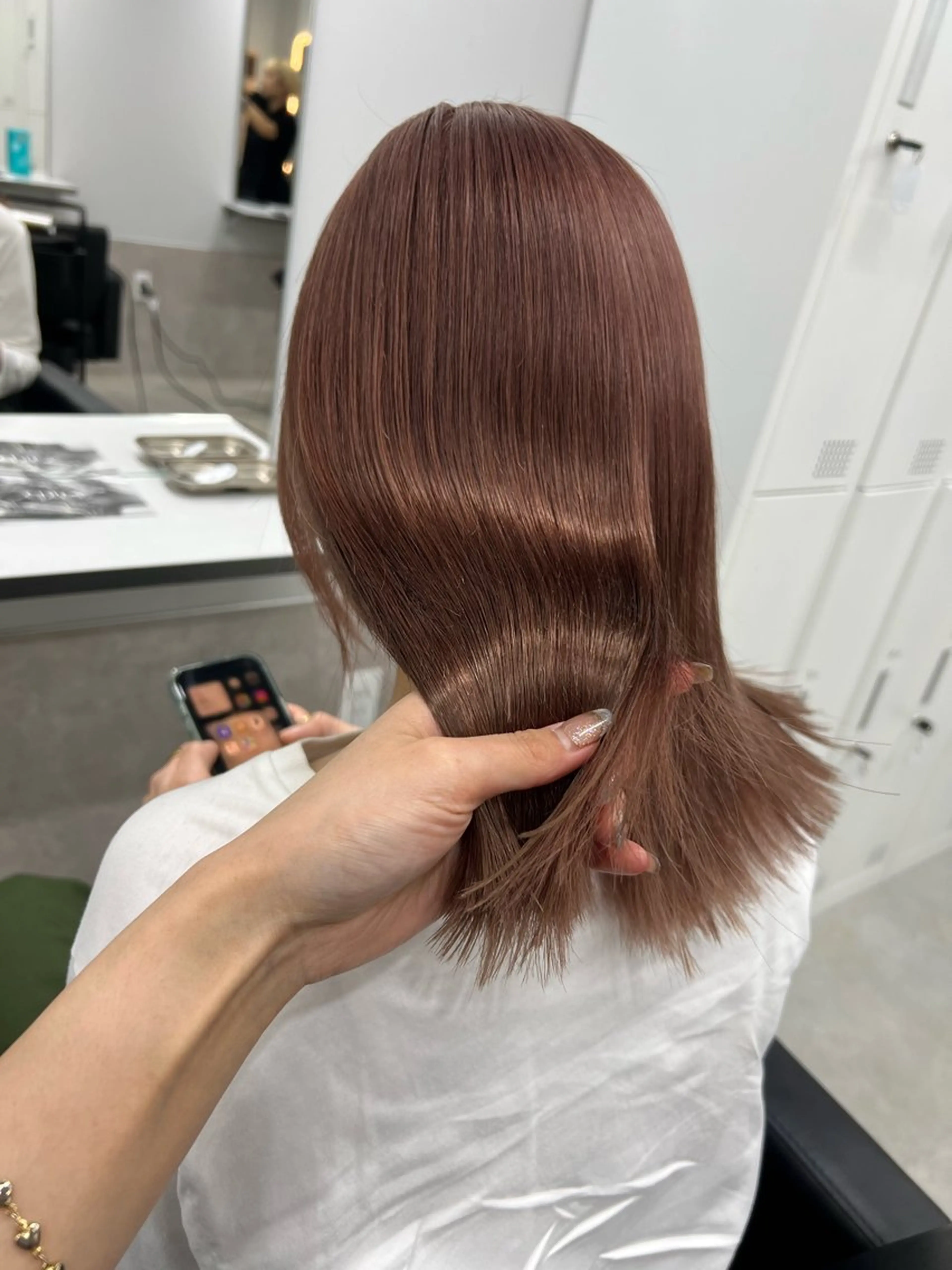 ミディアム ヘアカラー maya レイヤーカットのヘアスタイル