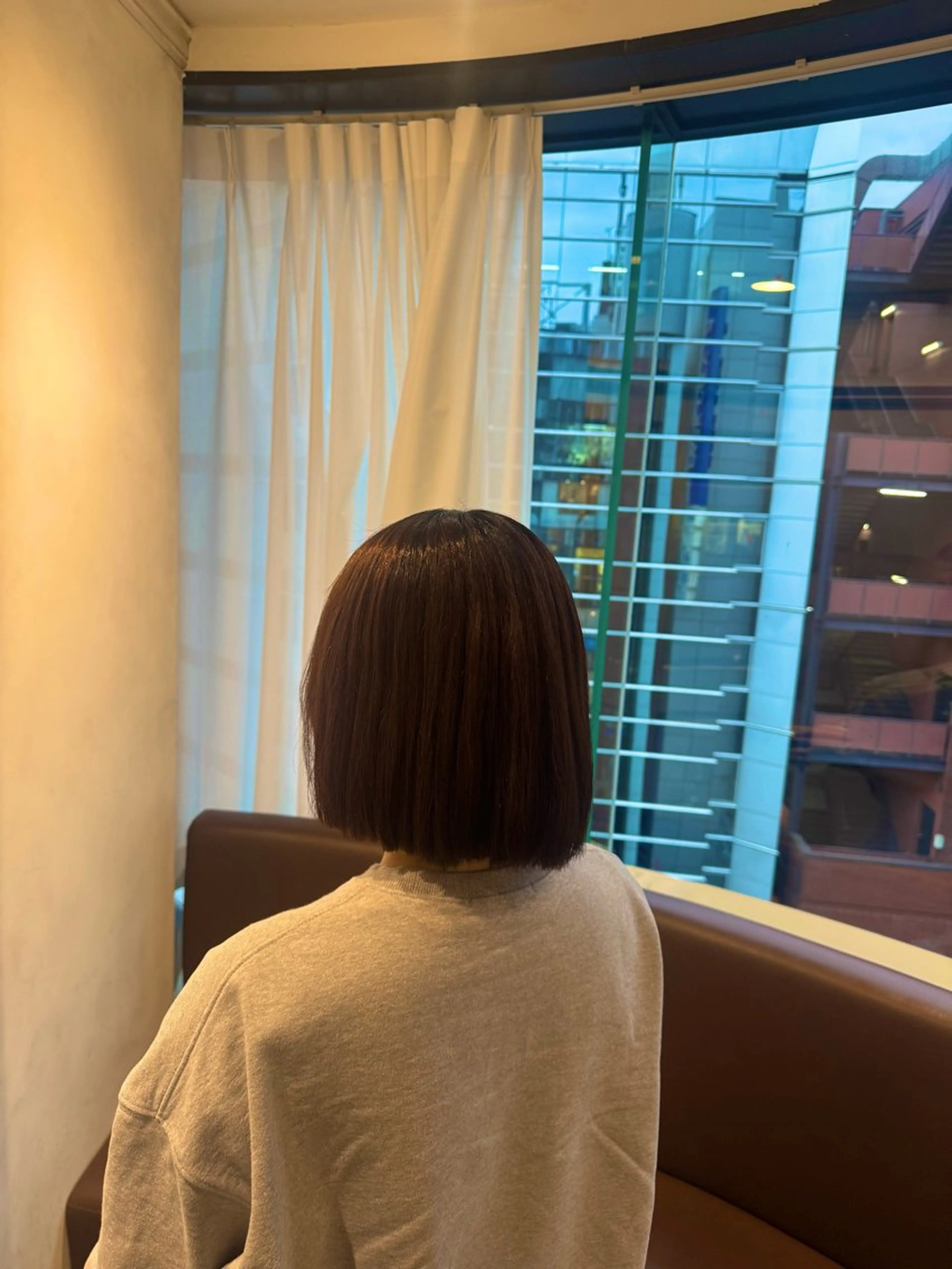 ミディアム カット 縮毛矯正 透明感カラー💜 モテ髪 空陽💙のヘアスタイル