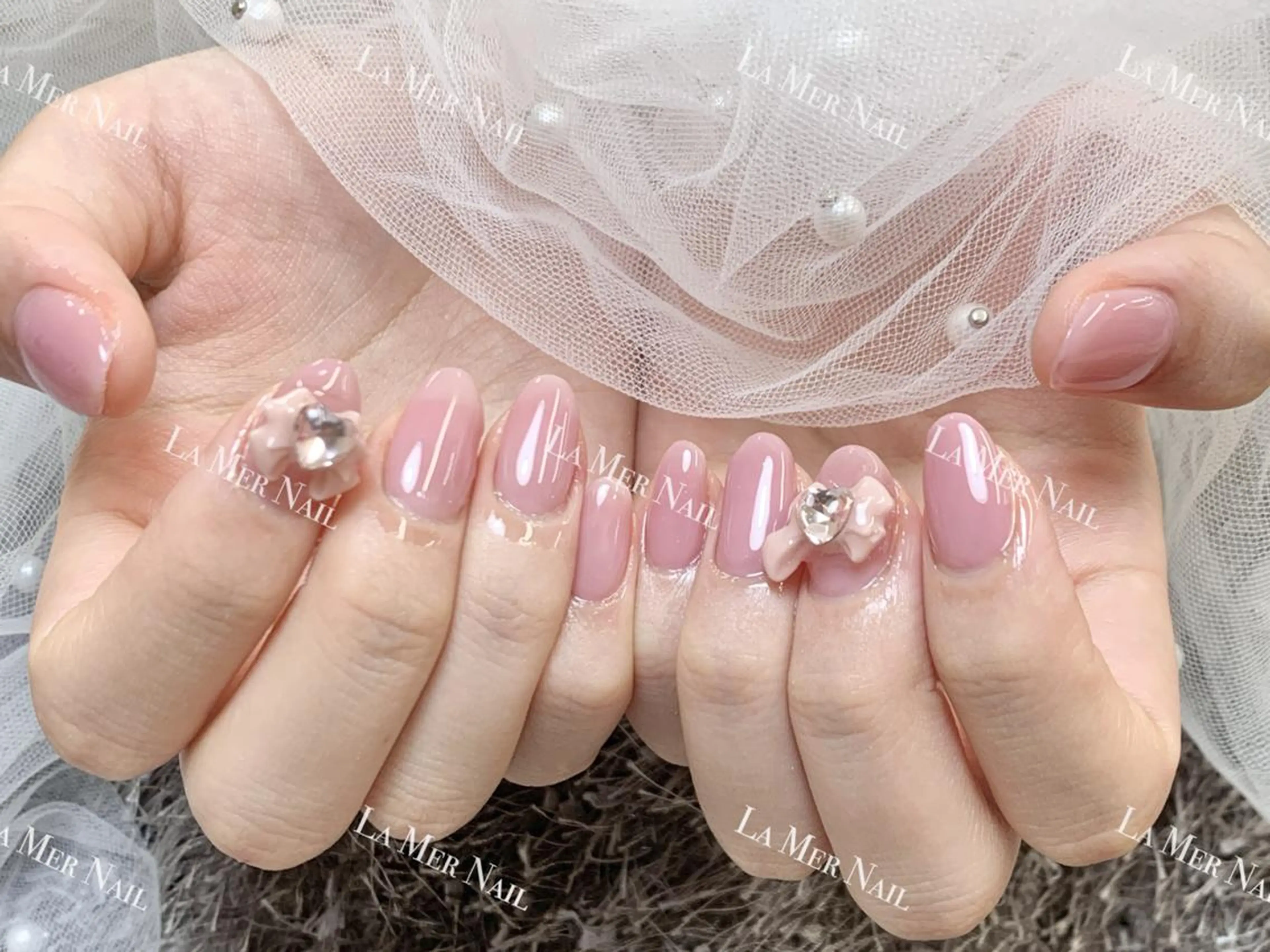 💅ハンド💅🌟初回ソフトジェルオフ無料💖ワンカラー、ラメグラ＋2個大きいパーツ（700円パーツから）の写真