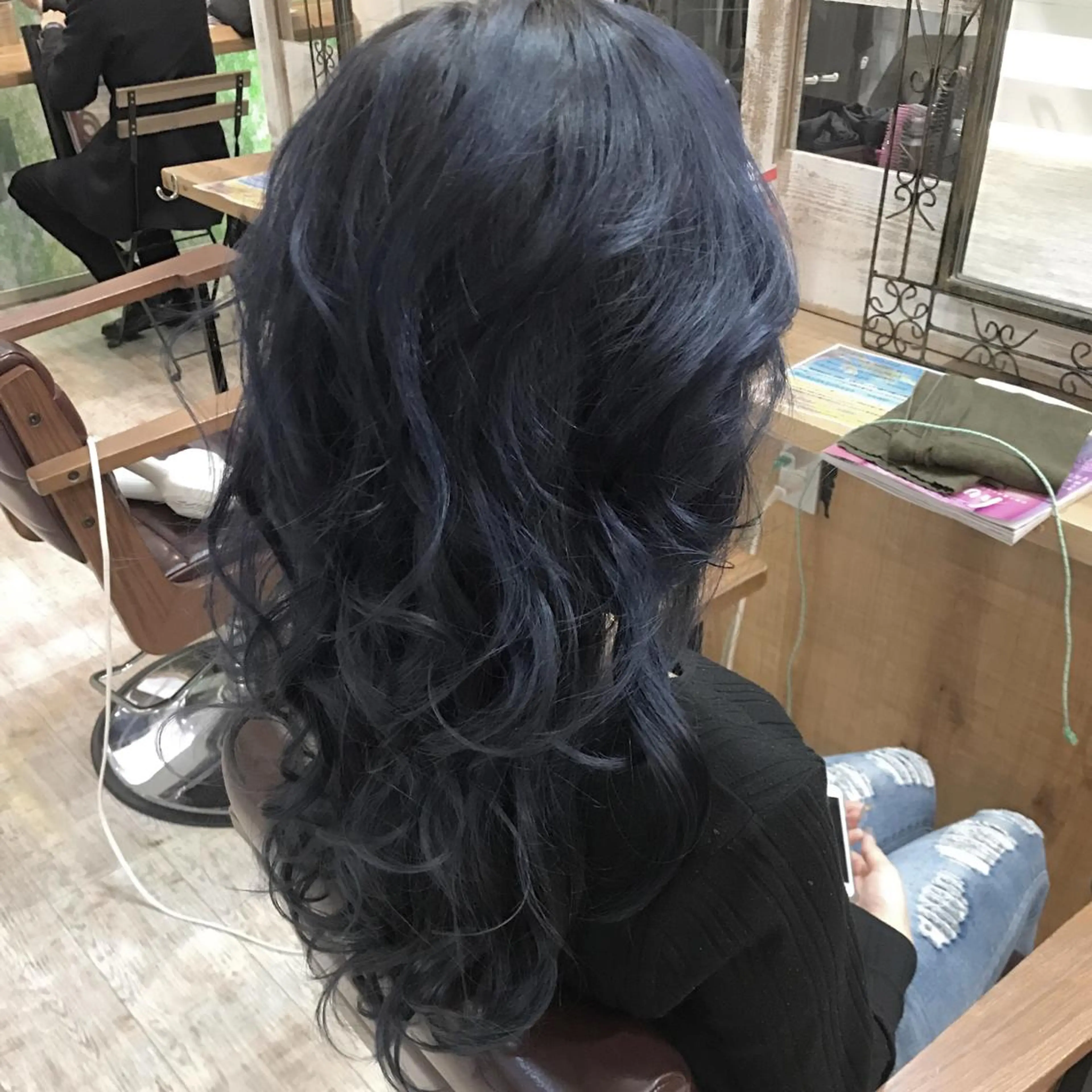 ロング カラー ブリーチ ブルーカラー ブルーグレー ヘアカラー Blue hair lau所属・中川 仁のヘアスタイル