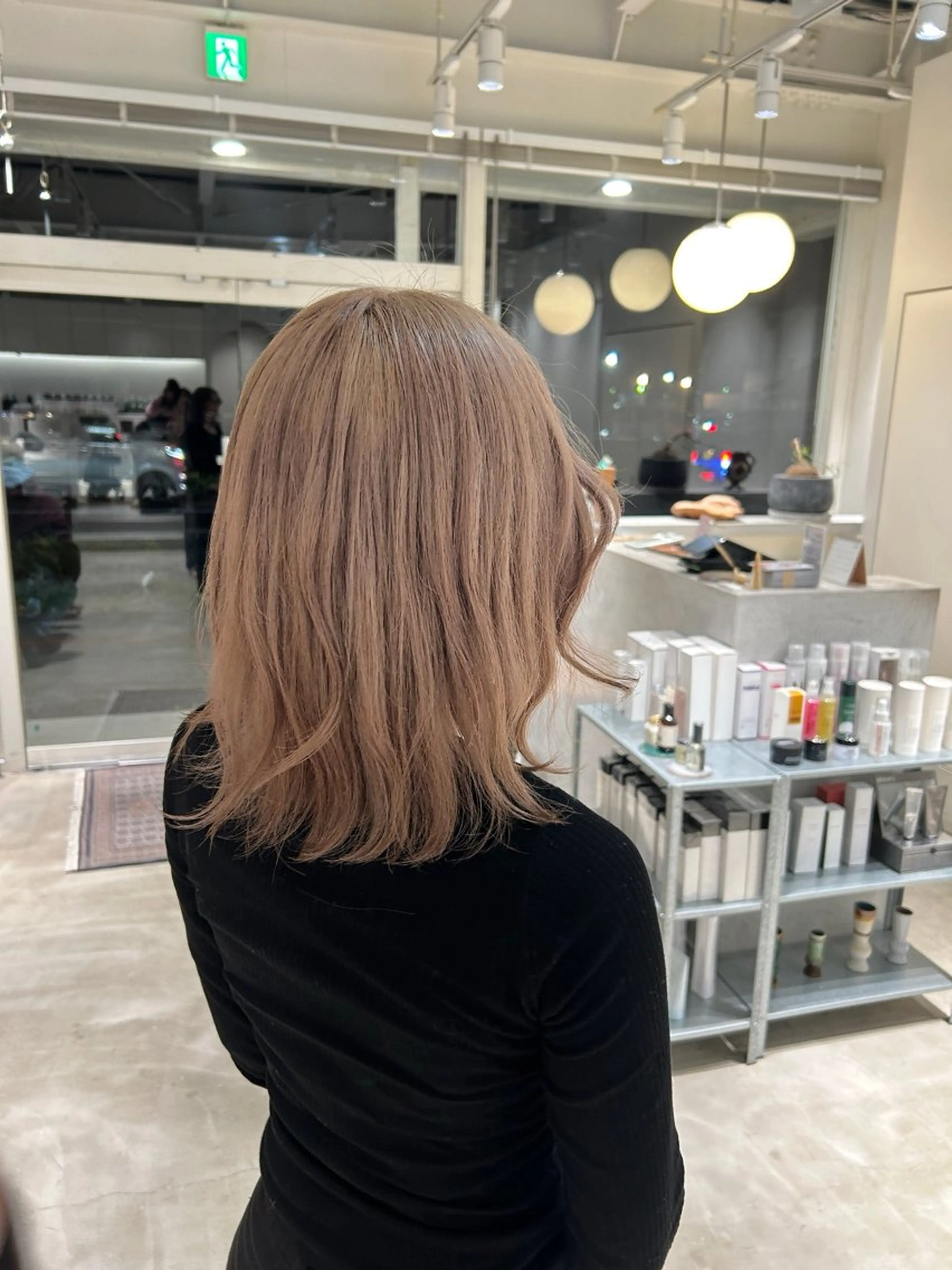 ミディアム カラー ベージュカラー ミルクティーベージュ ヘアカラー 篠原 若奈のヘアスタイル