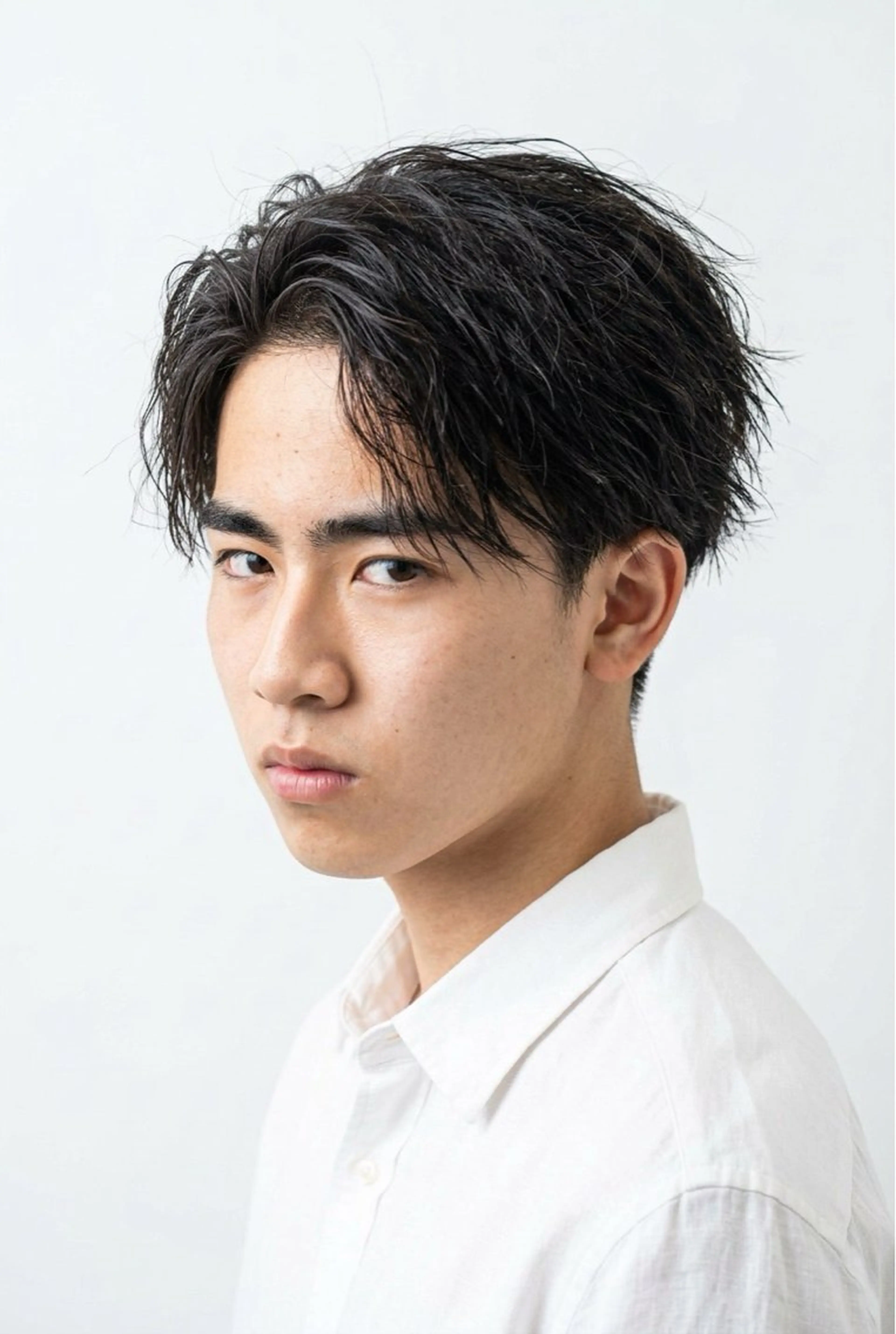ショート パーマ メンズ センターパート メンズパーマ メンズツイストパーマ ショートヘア ツイストパーマ カット パーマ 心斎橋メンズサロン リベルテグリットのヘアスタイル