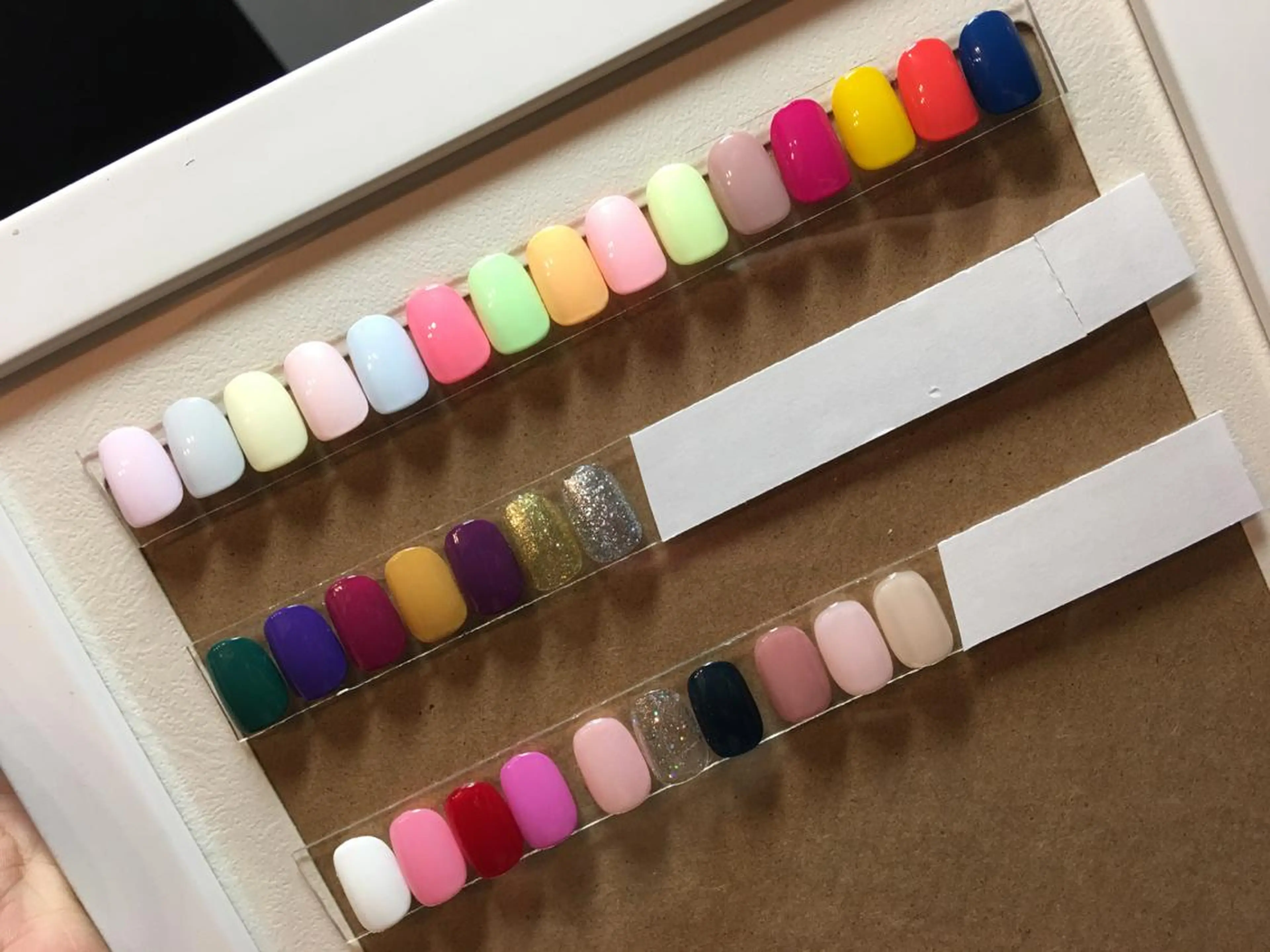 ネイル THECOLORS所属・近貞 莉奈のネイルデザイン