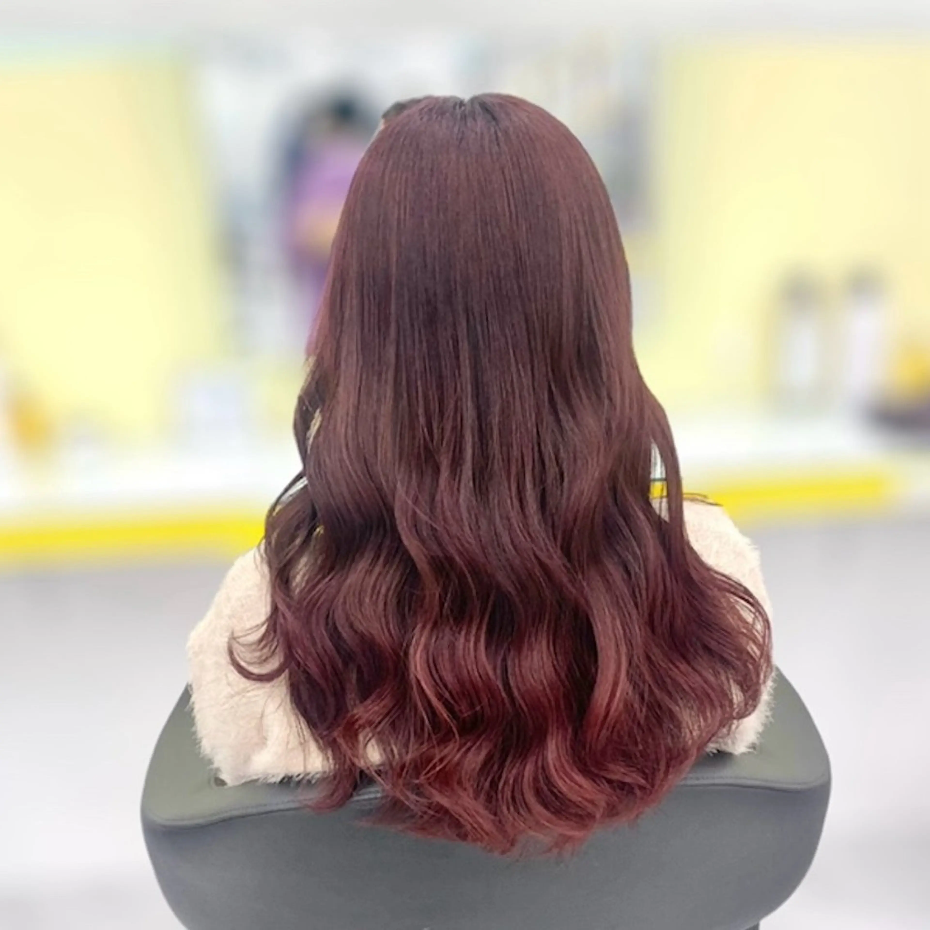 ミディアム カラー ヘアアレンジ ピンクカラー レッドカラー ヘアカラー パーマ トリートメント ヘッドスパ ヘアセット 顔まわりカット の達人のヘアスタイル