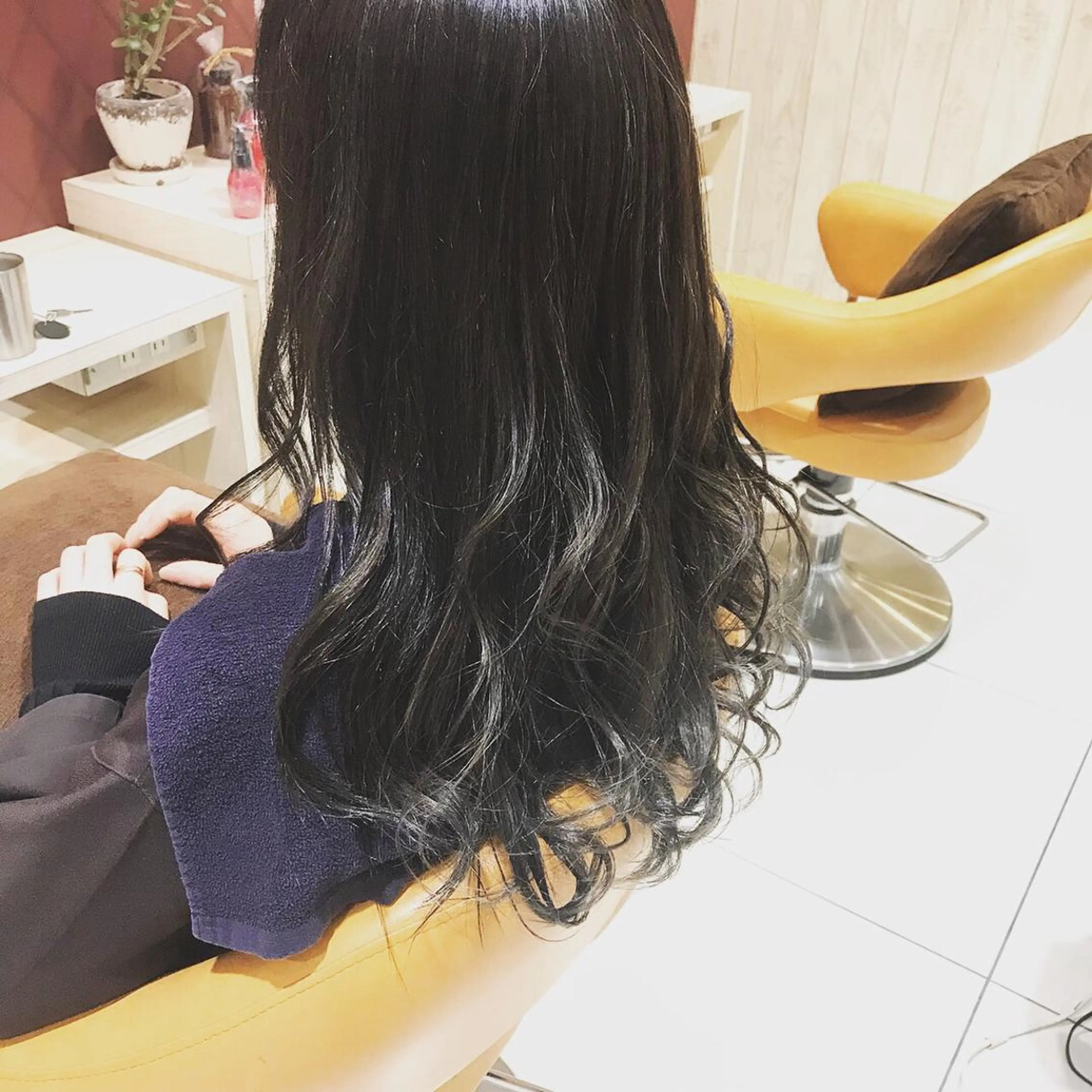 セミロング カラー ブルーカラー ブルージュ グレージュ 豊田 恭平のヘアスタイル