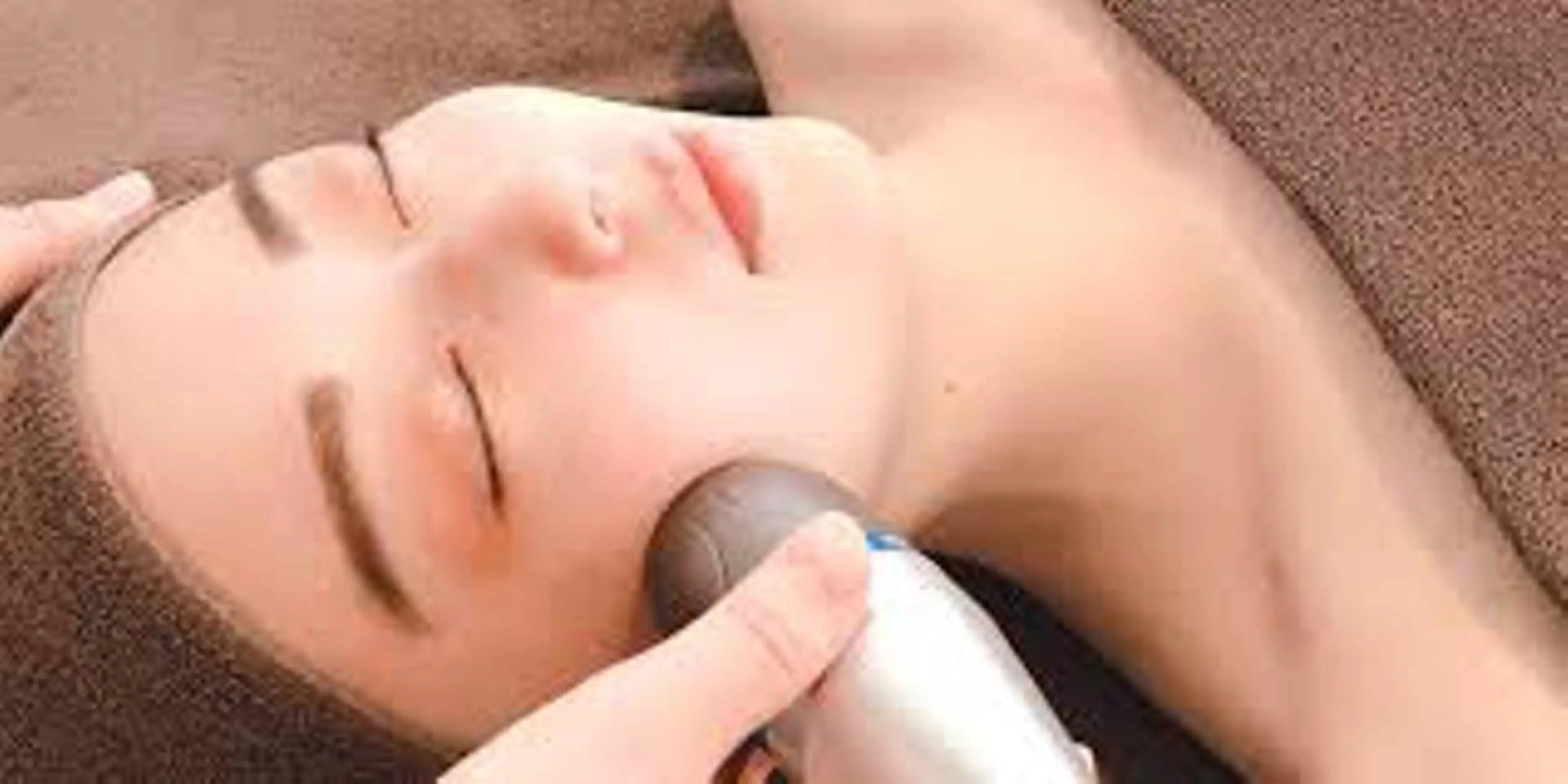 二重顎撃退🌟最新マシン＋EMS【フェイスライン】2,000shotの写真