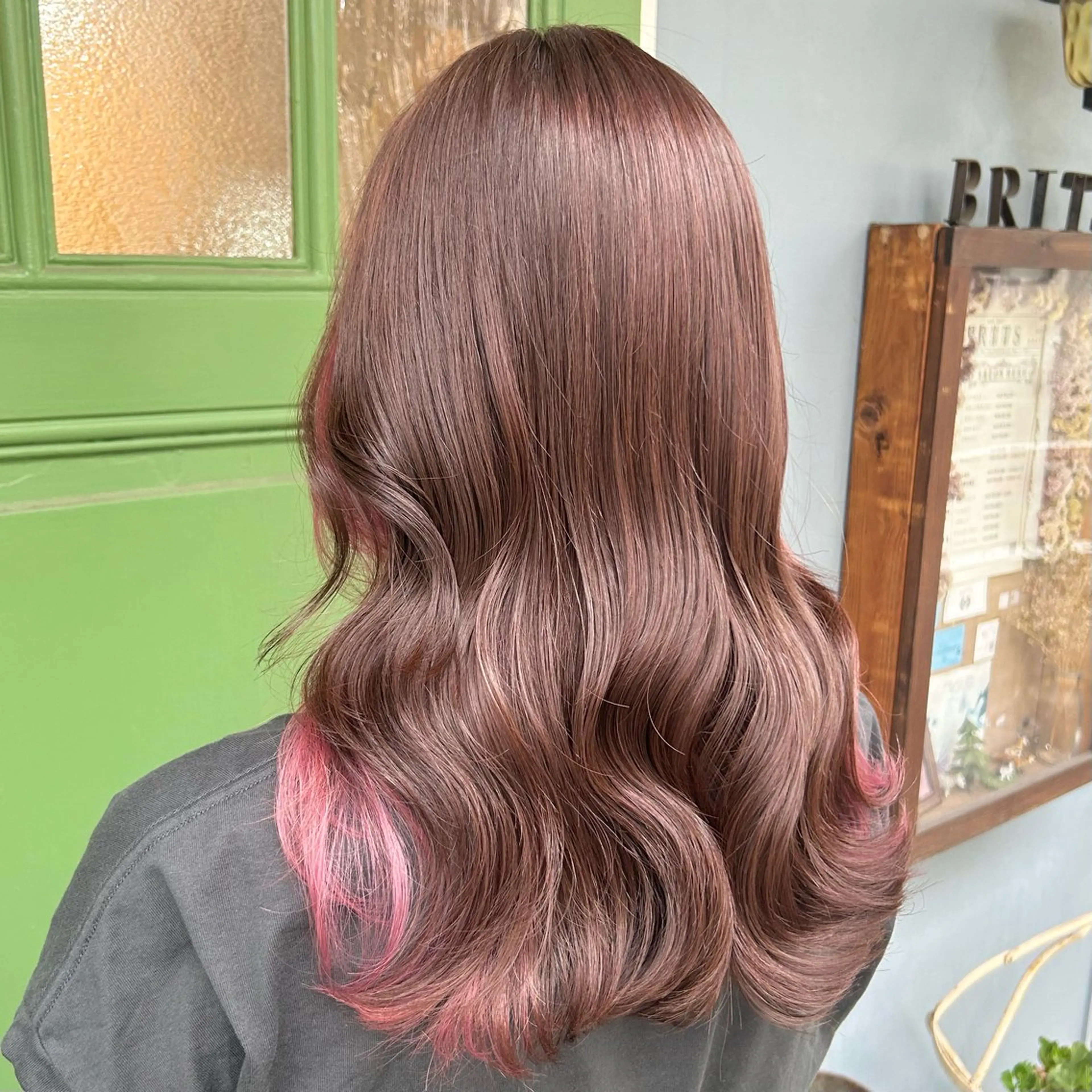 セミロング カラー ブリーチ ピンクカラー カット ヘアカラー トリートメント ヘッドスパ BRITS 渡辺 菜々子のヘアスタイル