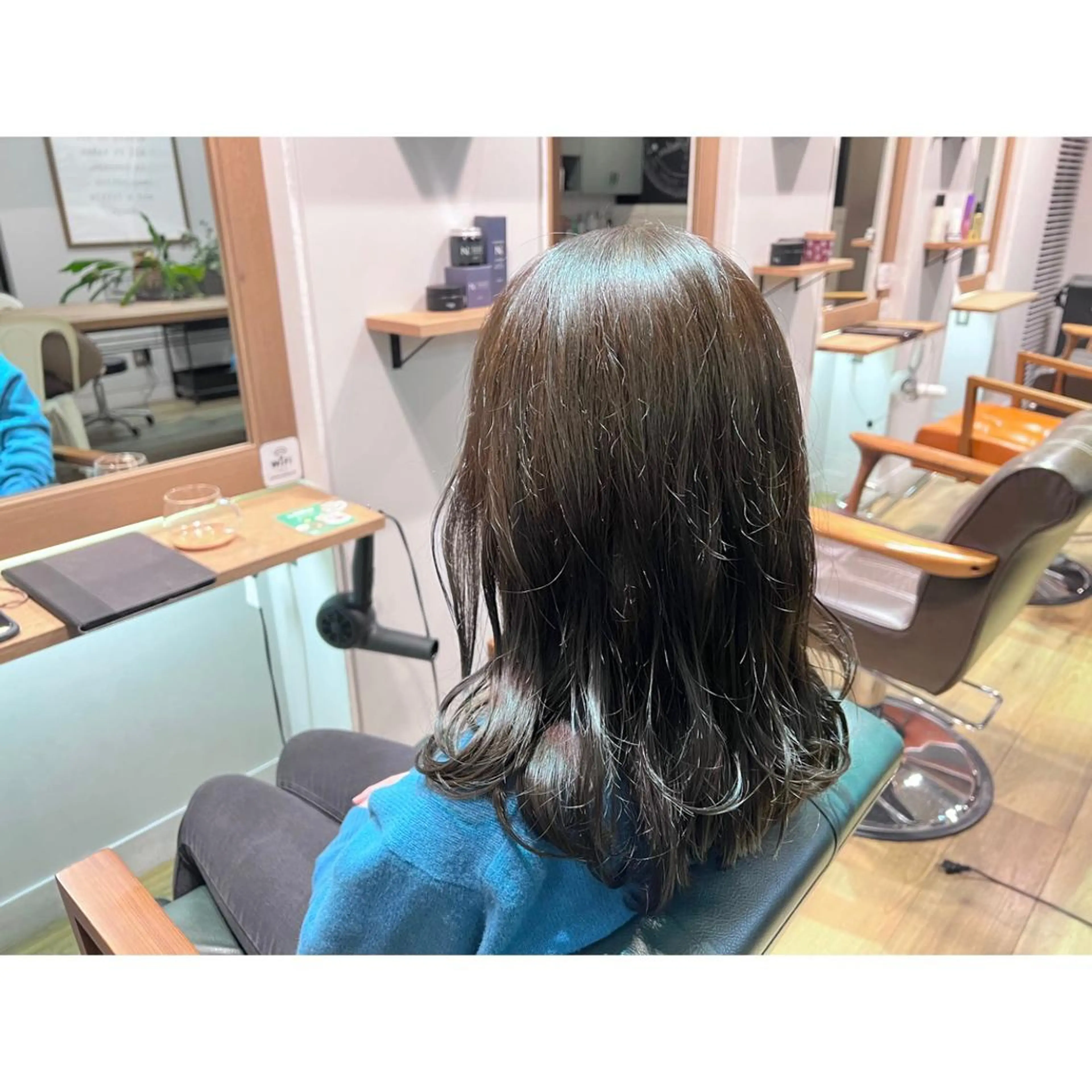 ロング カラー グレージュ オリーブグレージュ オリーブグレー ヘアカラー トリートメント ツキダテ ユイのヘアスタイル