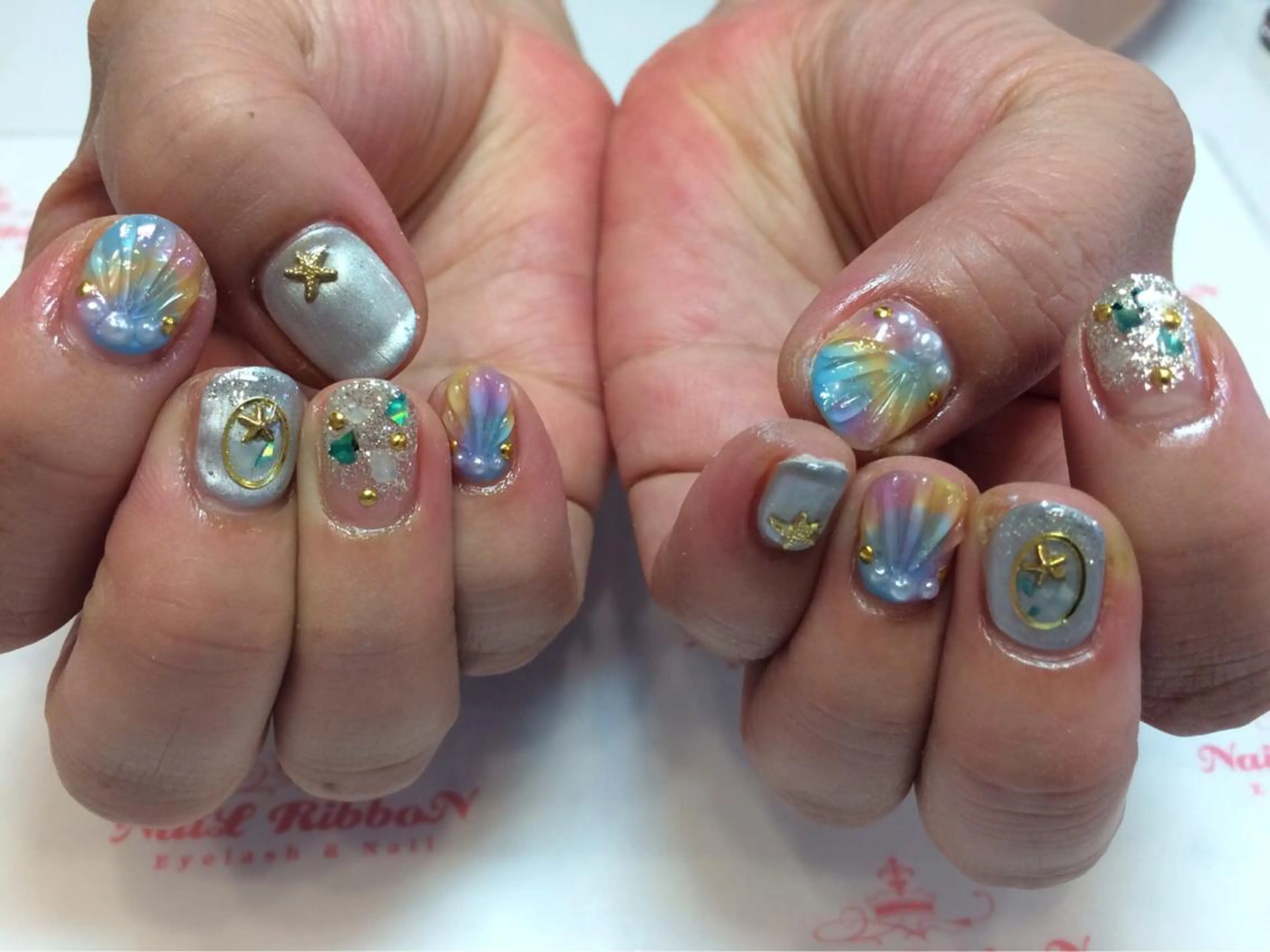 ネイル ネイルリボン 受付スタッフのネイルデザイン