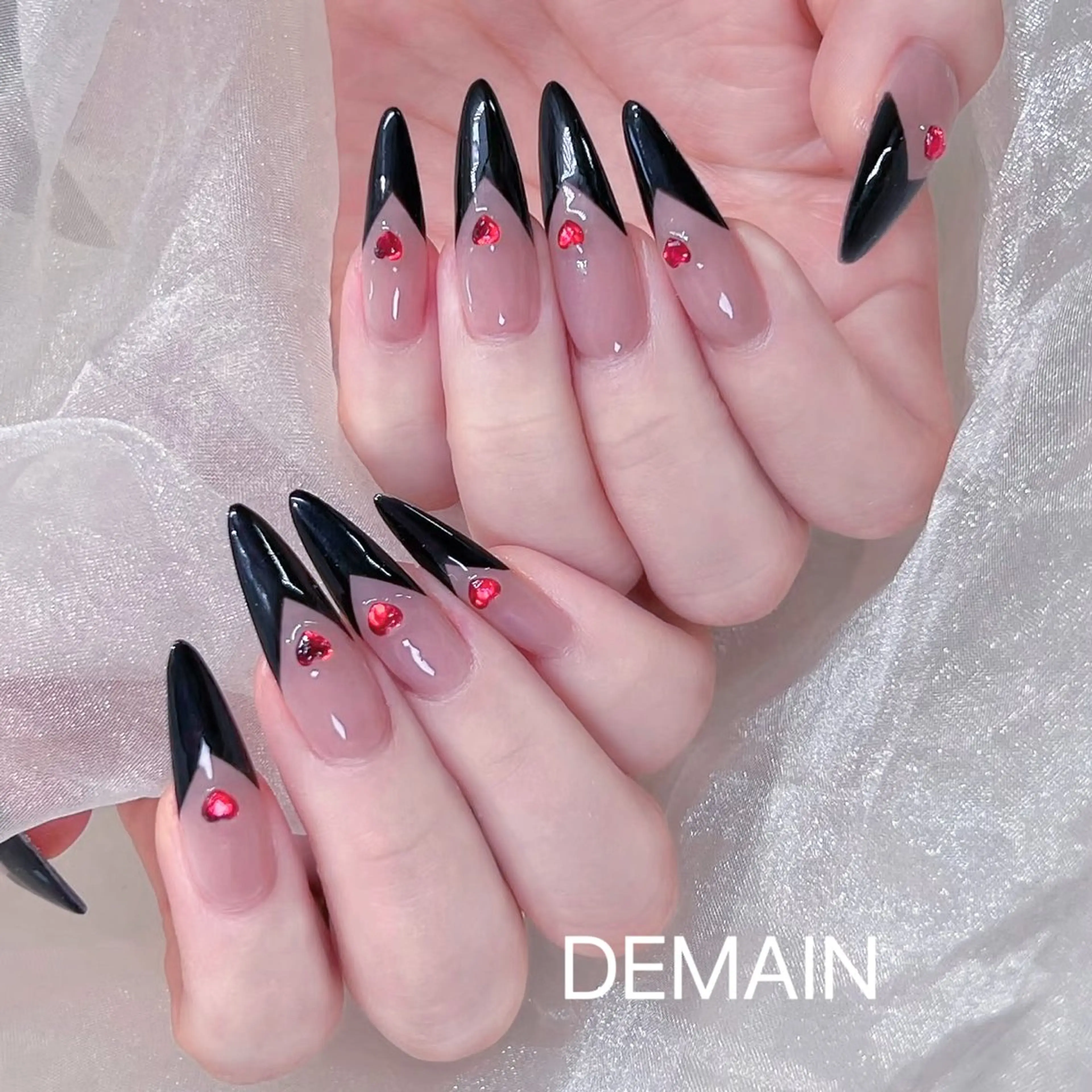 ネイル アートネイル オーロラネイル ガーリー キラキラネイル 韓国ネイル ハンドネイル DEMAIN- 🌸のネイルデザイン