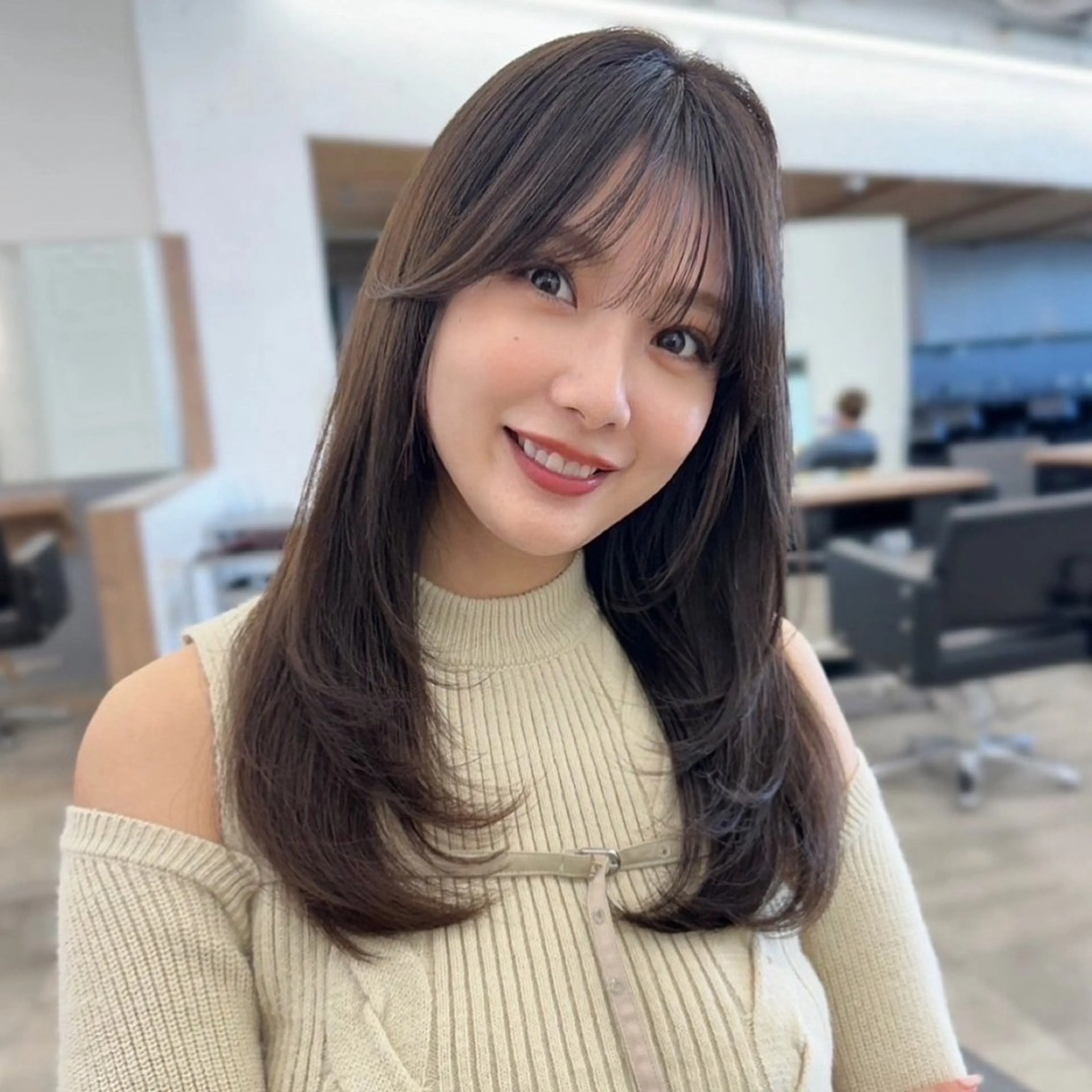 ミディアム レイヤーカット 盛れる顔周り /透明感/かりん🎀のヘアスタイル