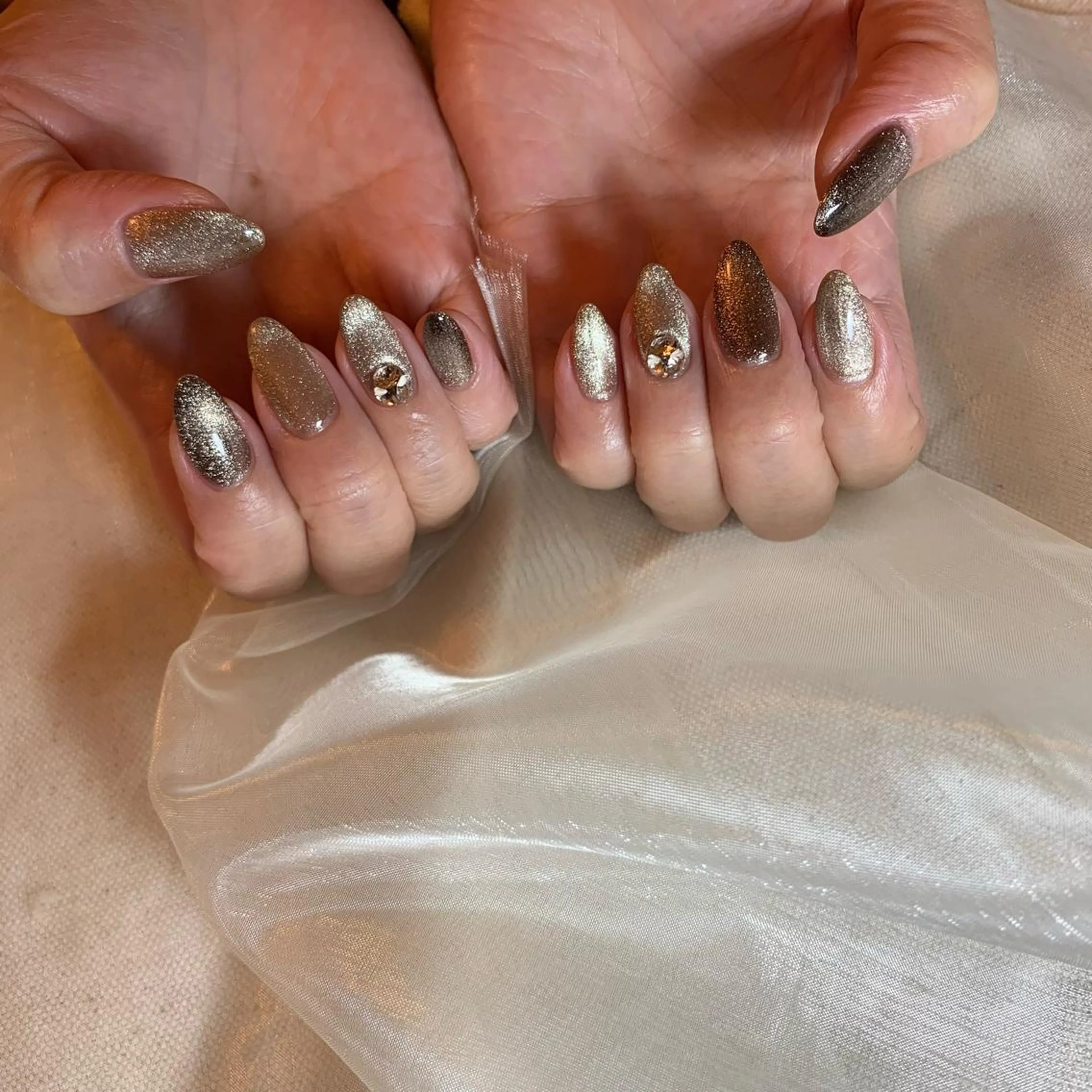 ネイル ストーンネイル ハンドネイル repos~ルポ~所属・里見 麗のネイルデザイン