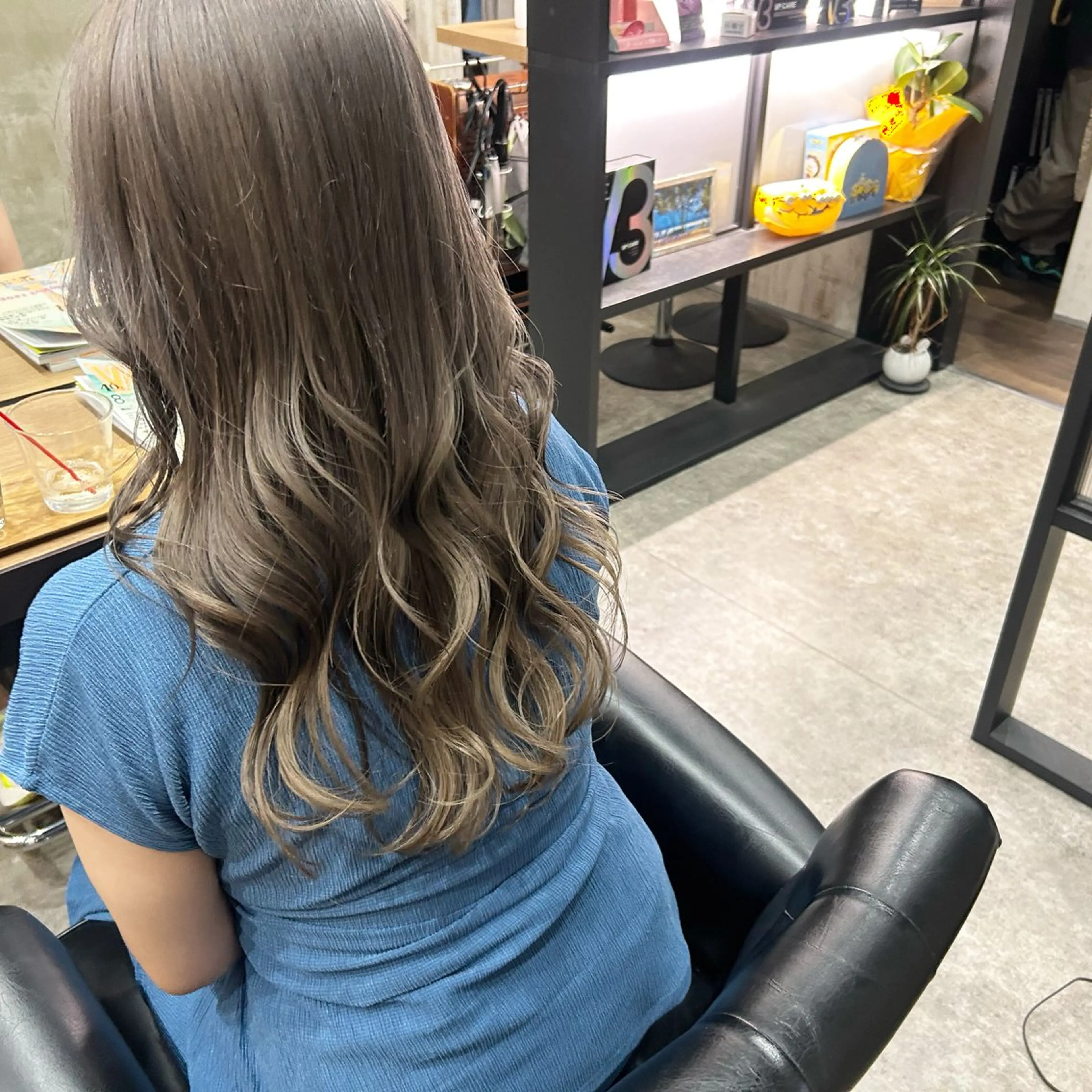 ロング カラー ベージュカラー ブリーチ ホワイトベージュ 柔らかカラー🥛 mayucoのヘアスタイル