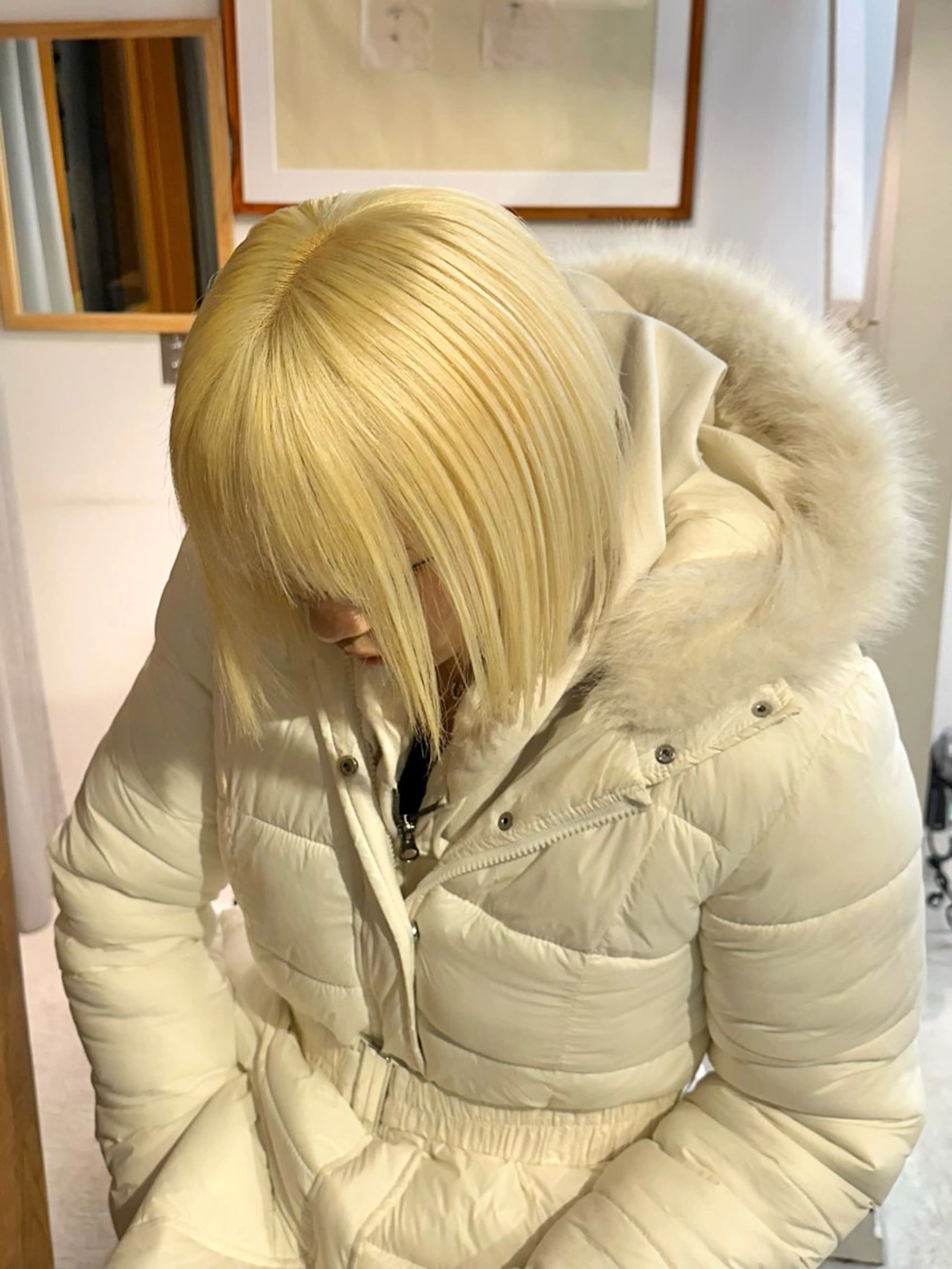 ショート 抜きっぱなしブロンド ササキカズマのヘアスタイル